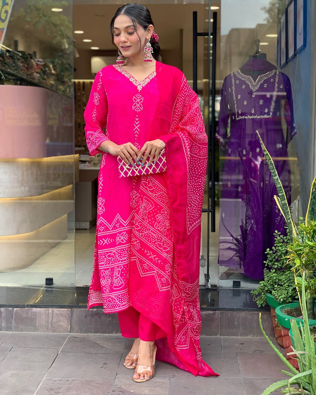 Traditional Bandhani Print Pink Cotton Kurta Set with Embroidered V-Neck & Straight Cut
