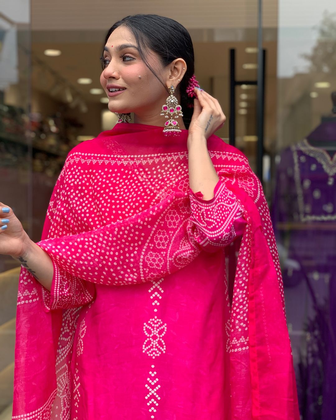 Traditional Bandhani Print Pink Cotton Kurta Set with Embroidered V-Neck & Straight Cut