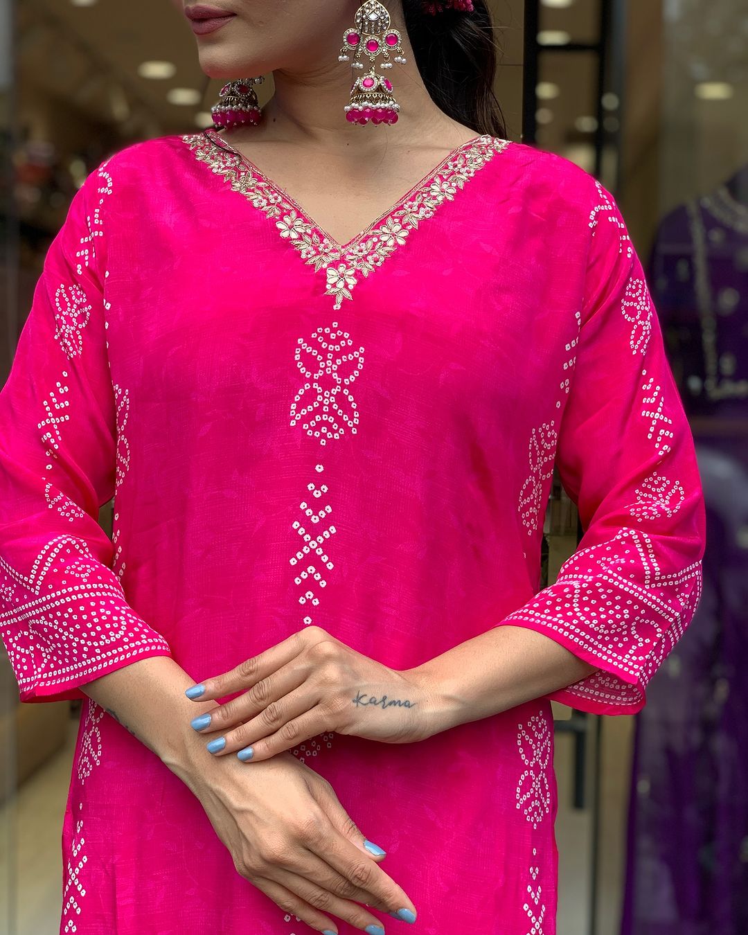 Traditional Bandhani Print Pink Cotton Kurta Set with Embroidered V-Neck & Straight Cut