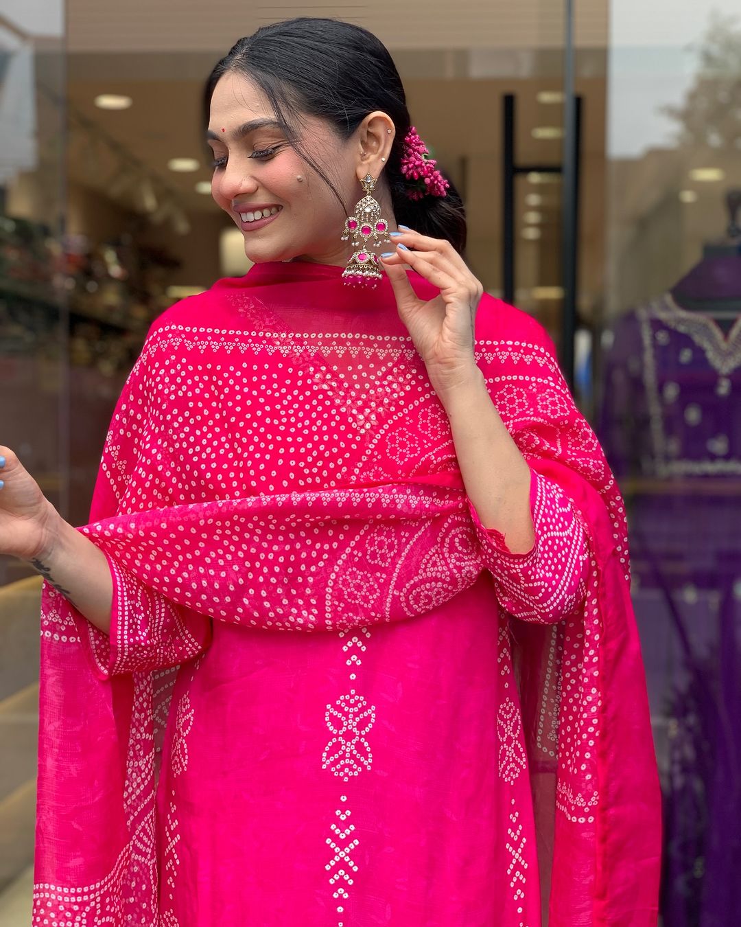 Traditional Bandhani Print Pink Cotton Kurta Set with Embroidered V-Neck & Straight Cut