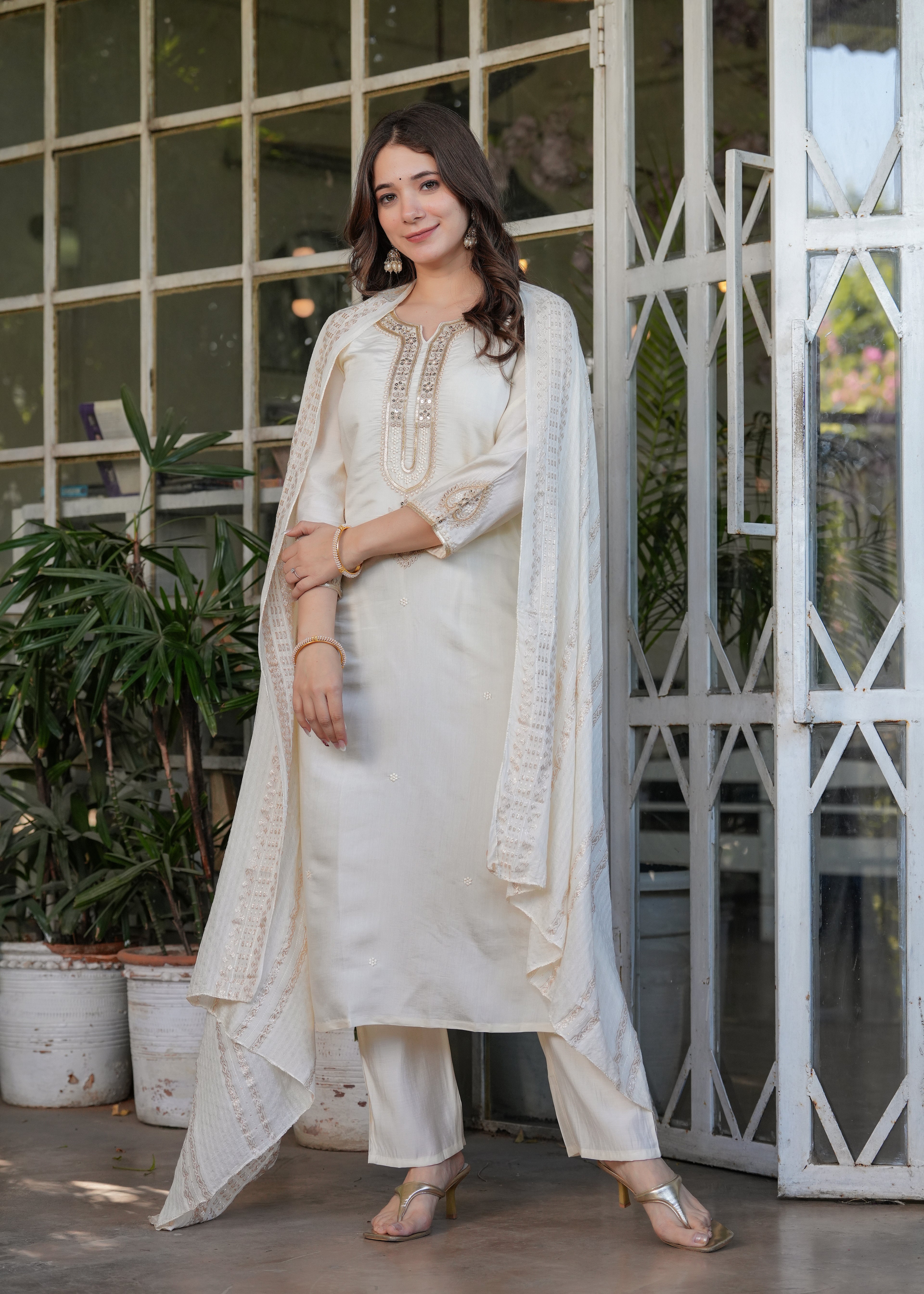 Women’s White Traditional Embroidered Kurta Set with Dupatta – 3-Piece Viscose Chanderi Ethnic Outfit