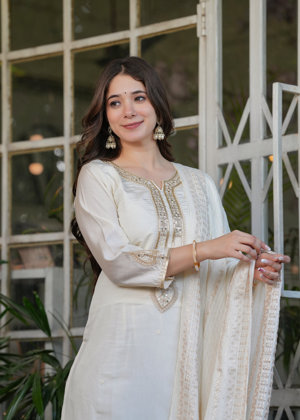 Women’s White Traditional Embroidered Kurta Set with Dupatta – 3-Piece Viscose Chanderi Ethnic Outfit