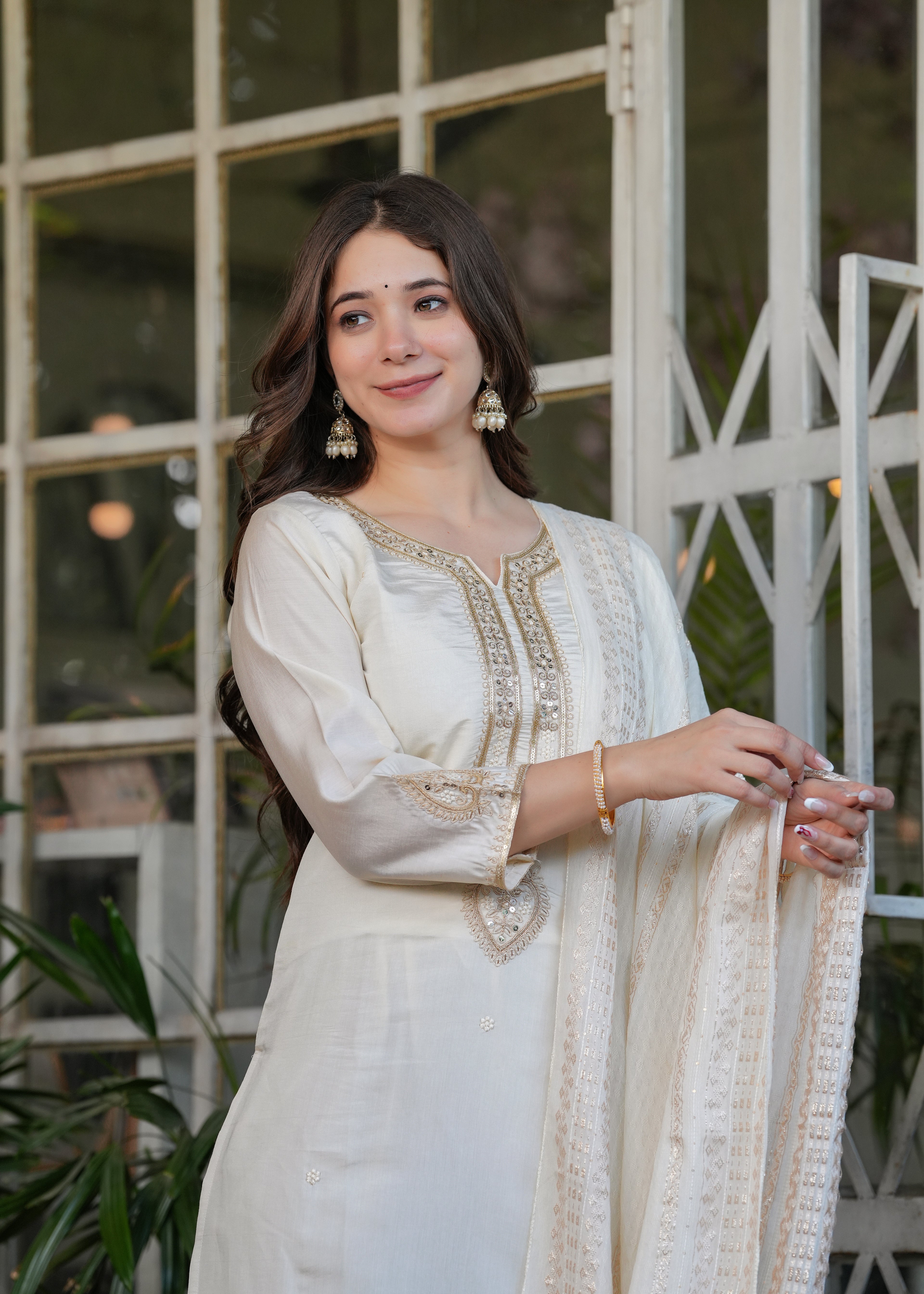 Women’s White Traditional Embroidered Kurta Set with Dupatta – 3-Piece Viscose Chanderi Ethnic Outfit