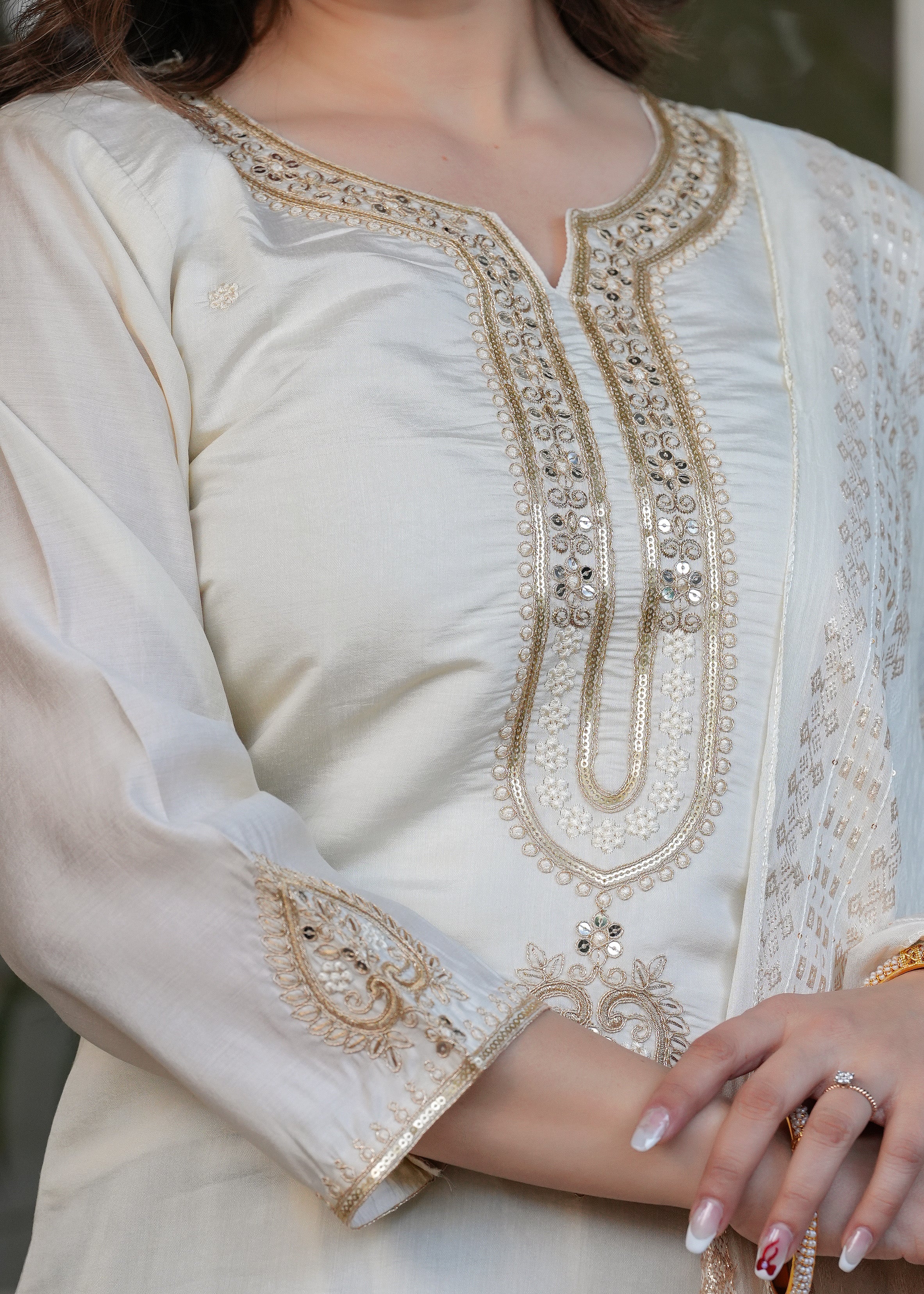 Women’s White Traditional Embroidered Kurta Set with Dupatta – 3-Piece Viscose Chanderi Ethnic Outfit