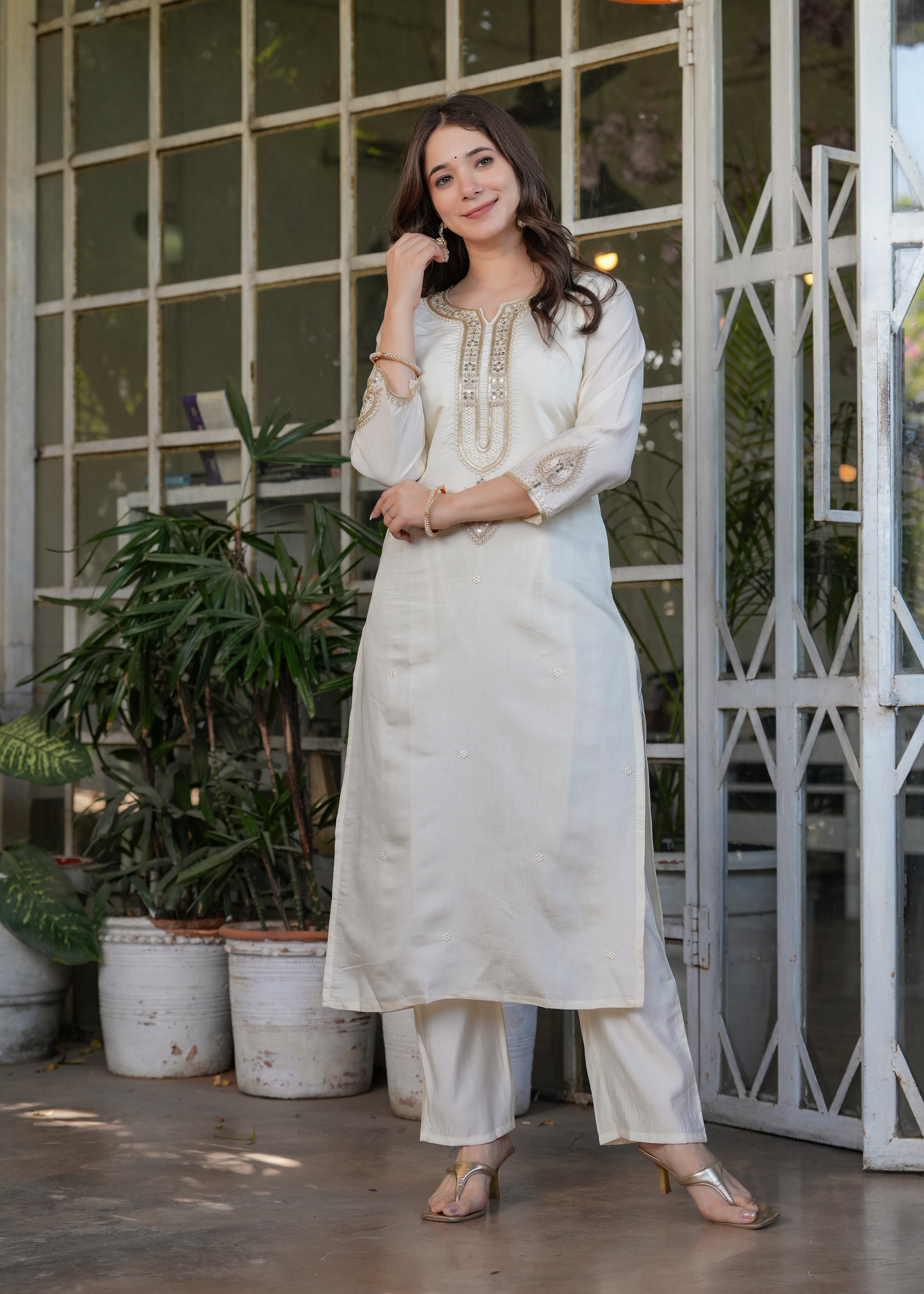 Women’s White Traditional Embroidered Kurta Set with Dupatta – 3-Piece Viscose Chanderi Ethnic Outfit