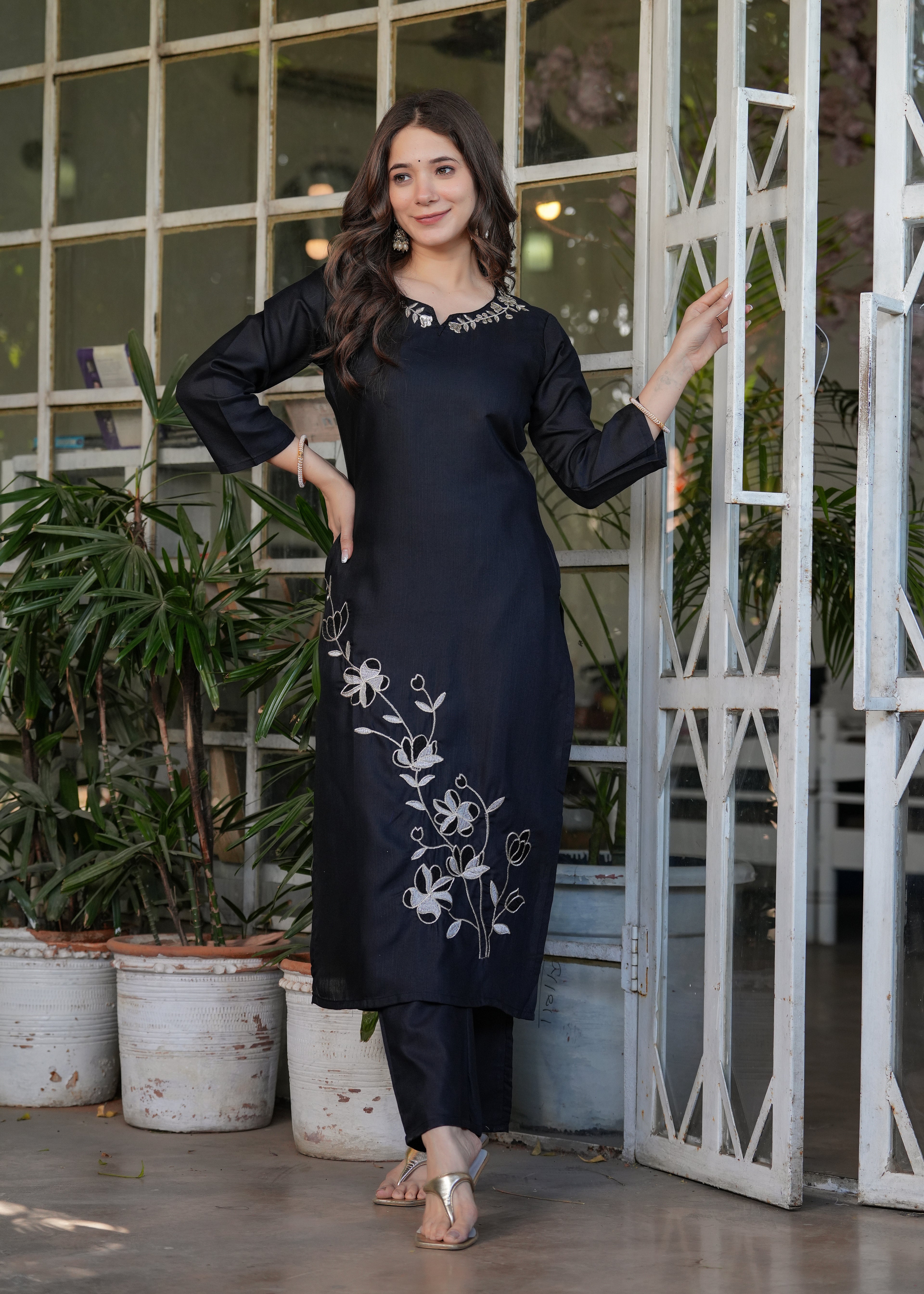 Women's Black Embroidered Kurta Set with Dupatta, Floral Design, Long Sleeves,Fabric Viscose Reyon