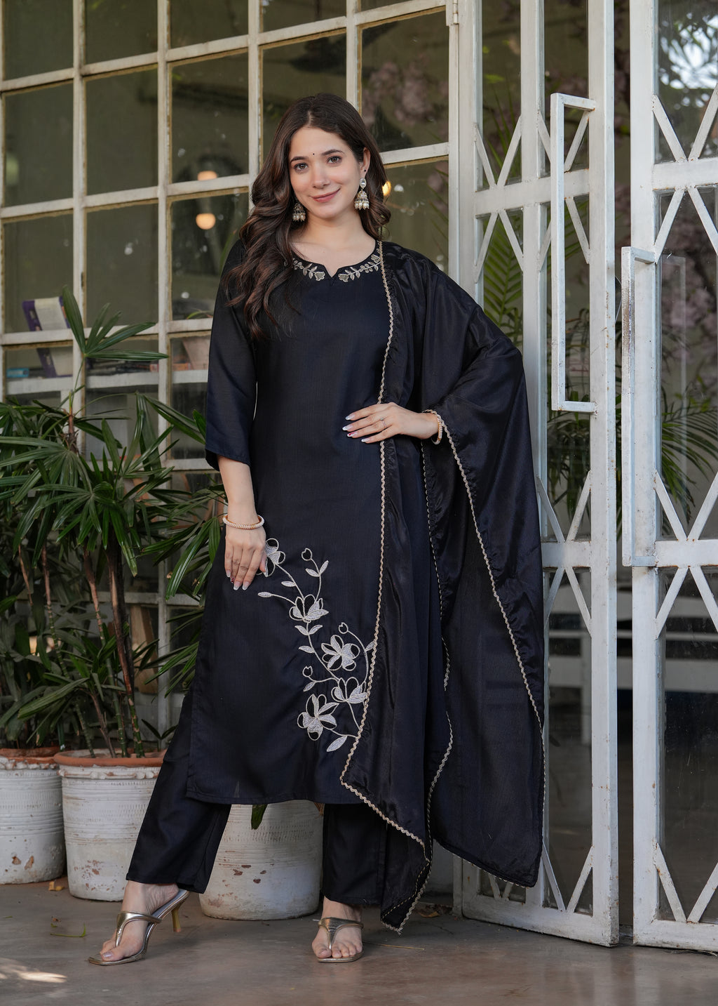 Women's Black Embroidered Kurta Set with Dupatta, Floral Design, Long Sleeves,Fabric Viscose Reyon