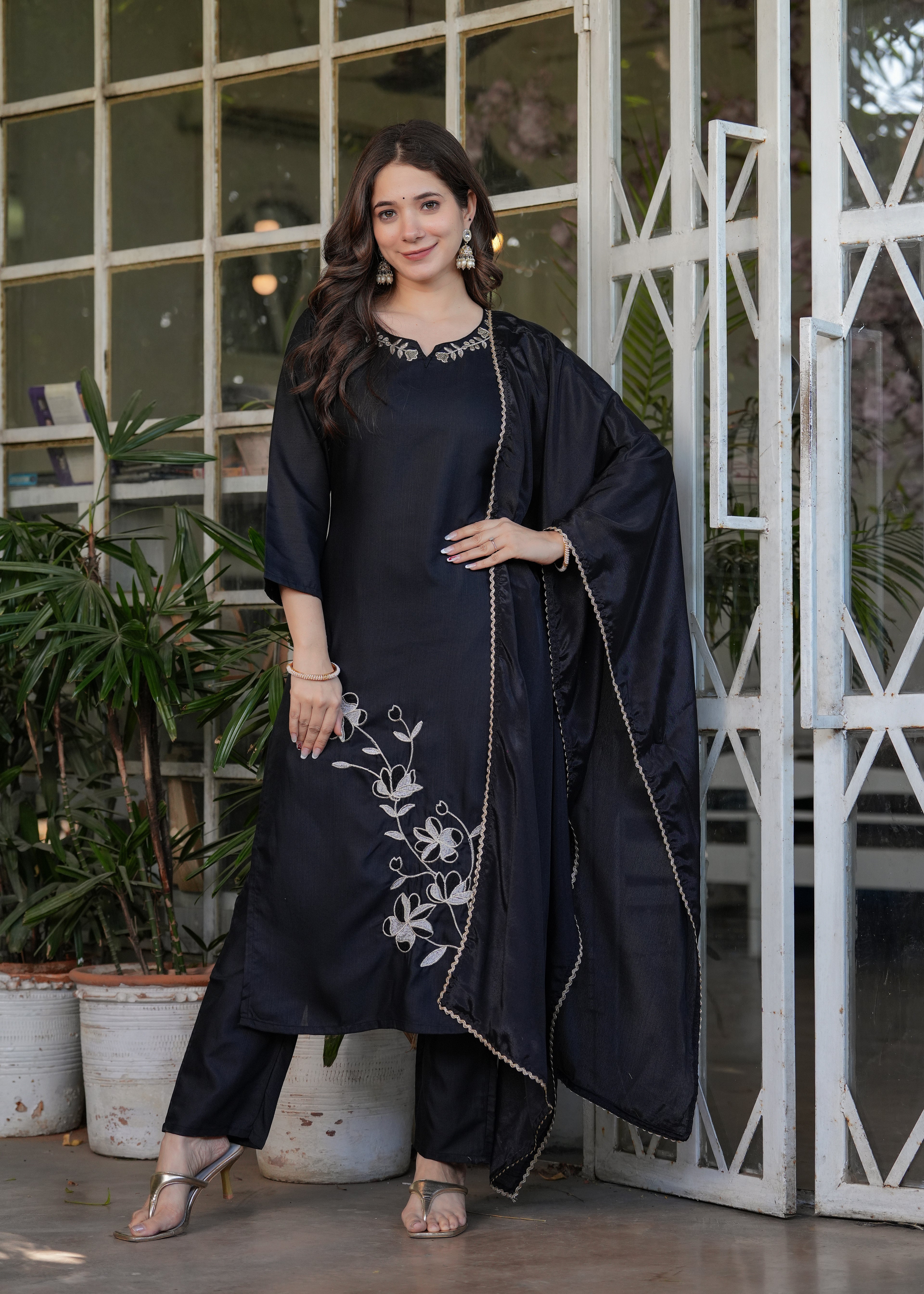 Women's Black Embroidered Kurta Set with Dupatta, Floral Design, Long Sleeves,Fabric Viscose Reyon