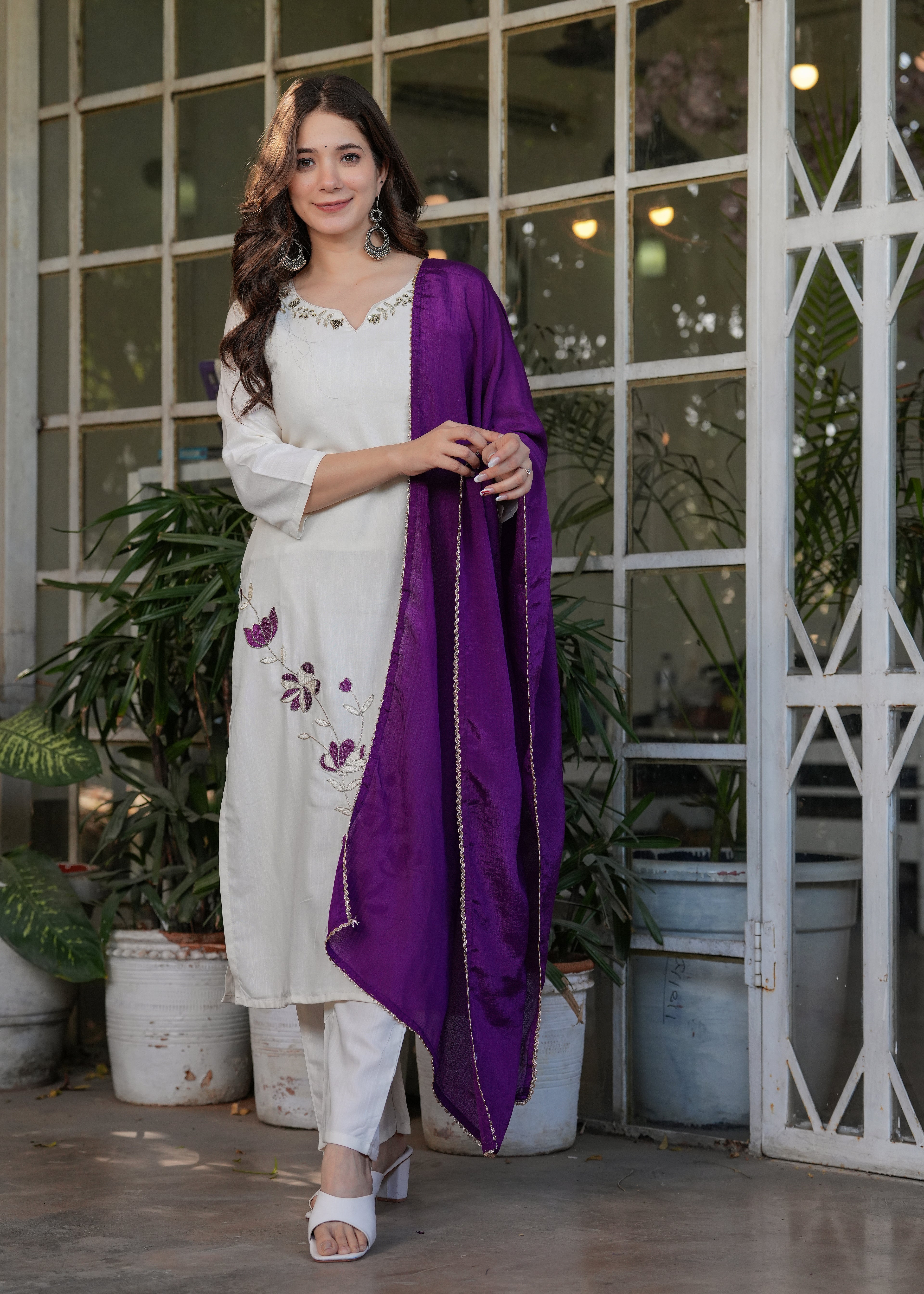 Women's White Embroidered Kurta Set with Dupatta, Floral Design, Long Sleeves,Fabric Viscose Reyon