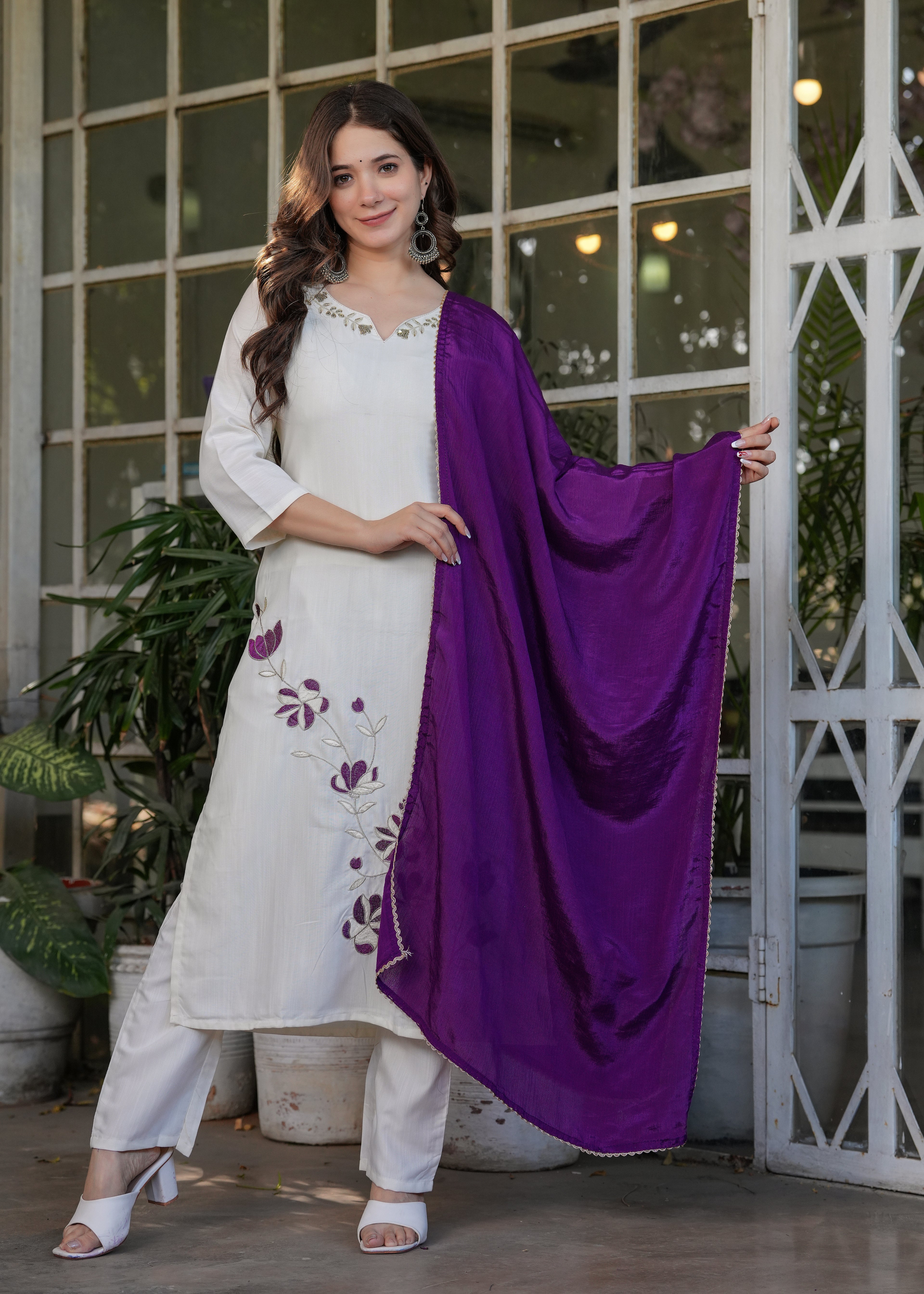 Women's White Embroidered Kurta Set with Dupatta, Floral Design, Long Sleeves,Fabric Viscose Reyon