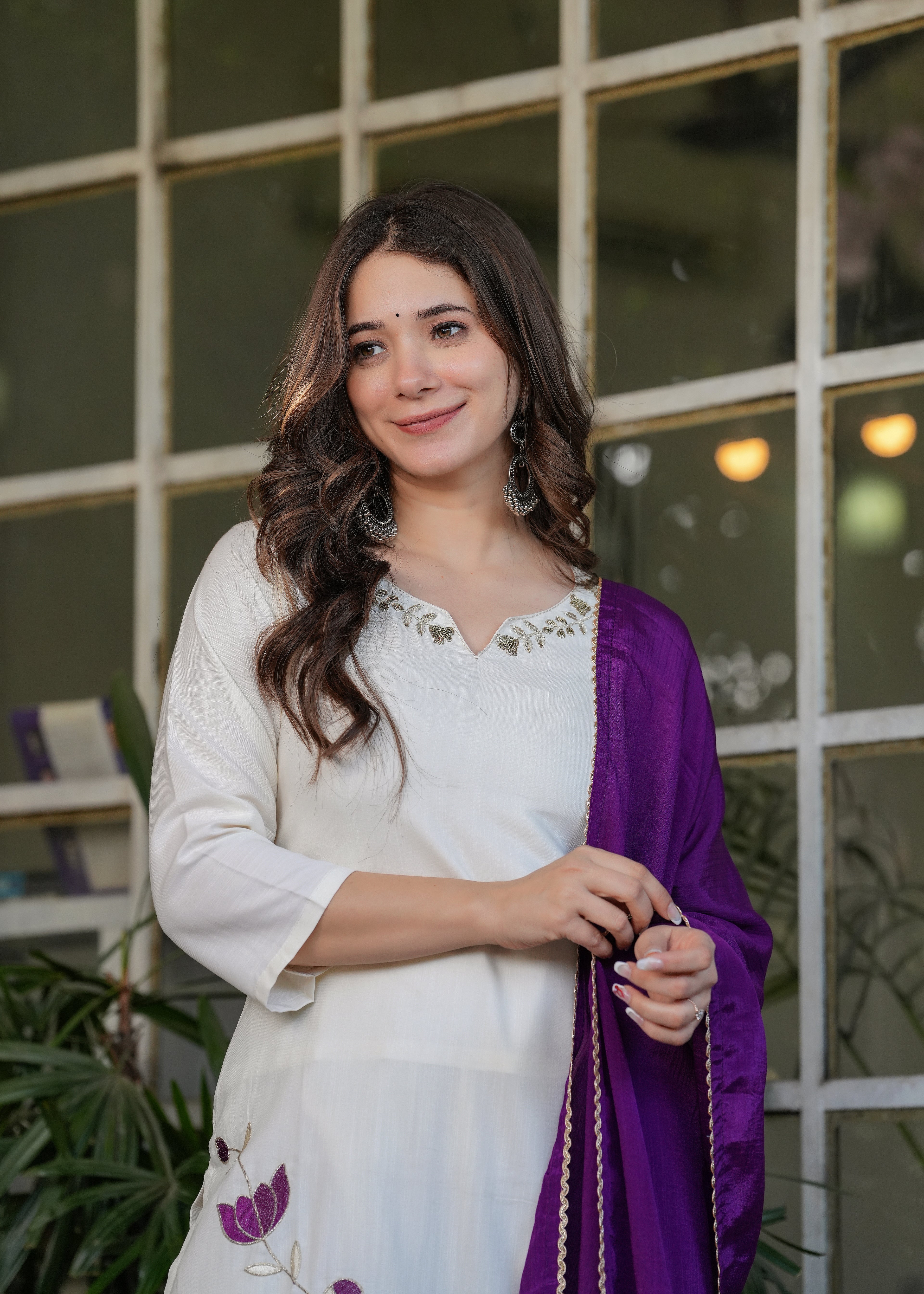 Women's White Embroidered Kurta Set with Dupatta, Floral Design, Long Sleeves,Fabric Viscose Reyon