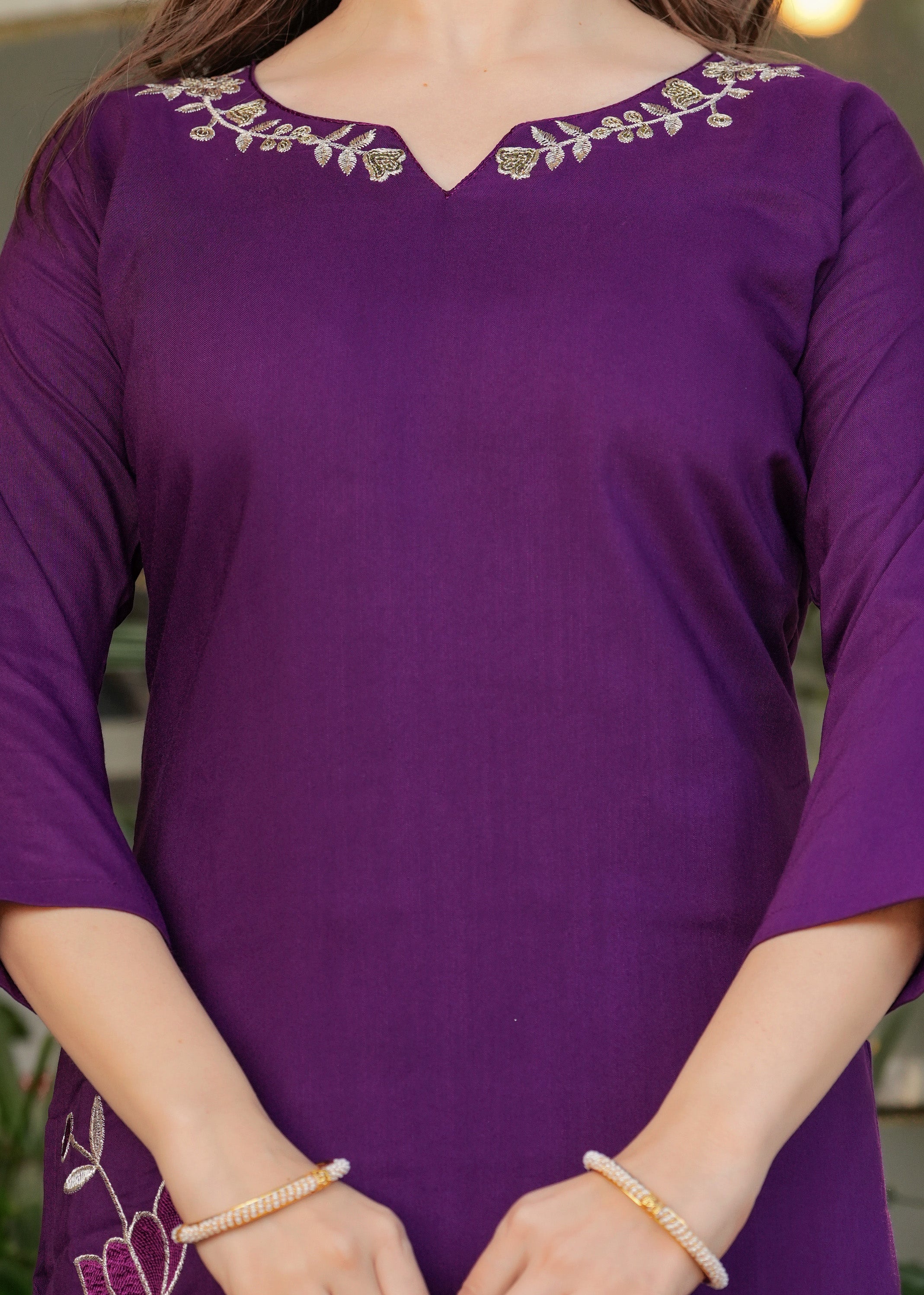 Women's Purple Embroidered Kurta Set with Dupatta, Floral Design, Long Sleeves,Fabric Viscose Reyon
