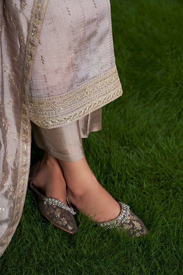 Elegant Vichitra Silk Kurta Set with Intricate Embroidery