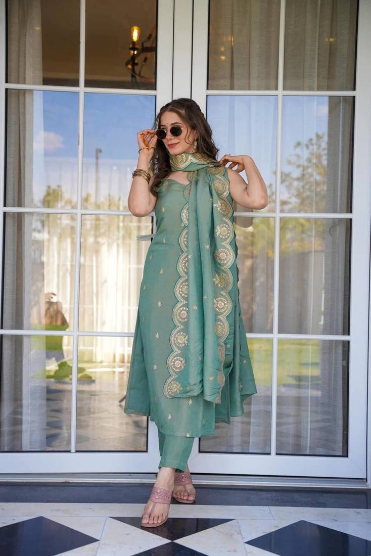 Women’s Pista Green Viscose Zari Chanderi Embroidered Kurta Set with Dupatta