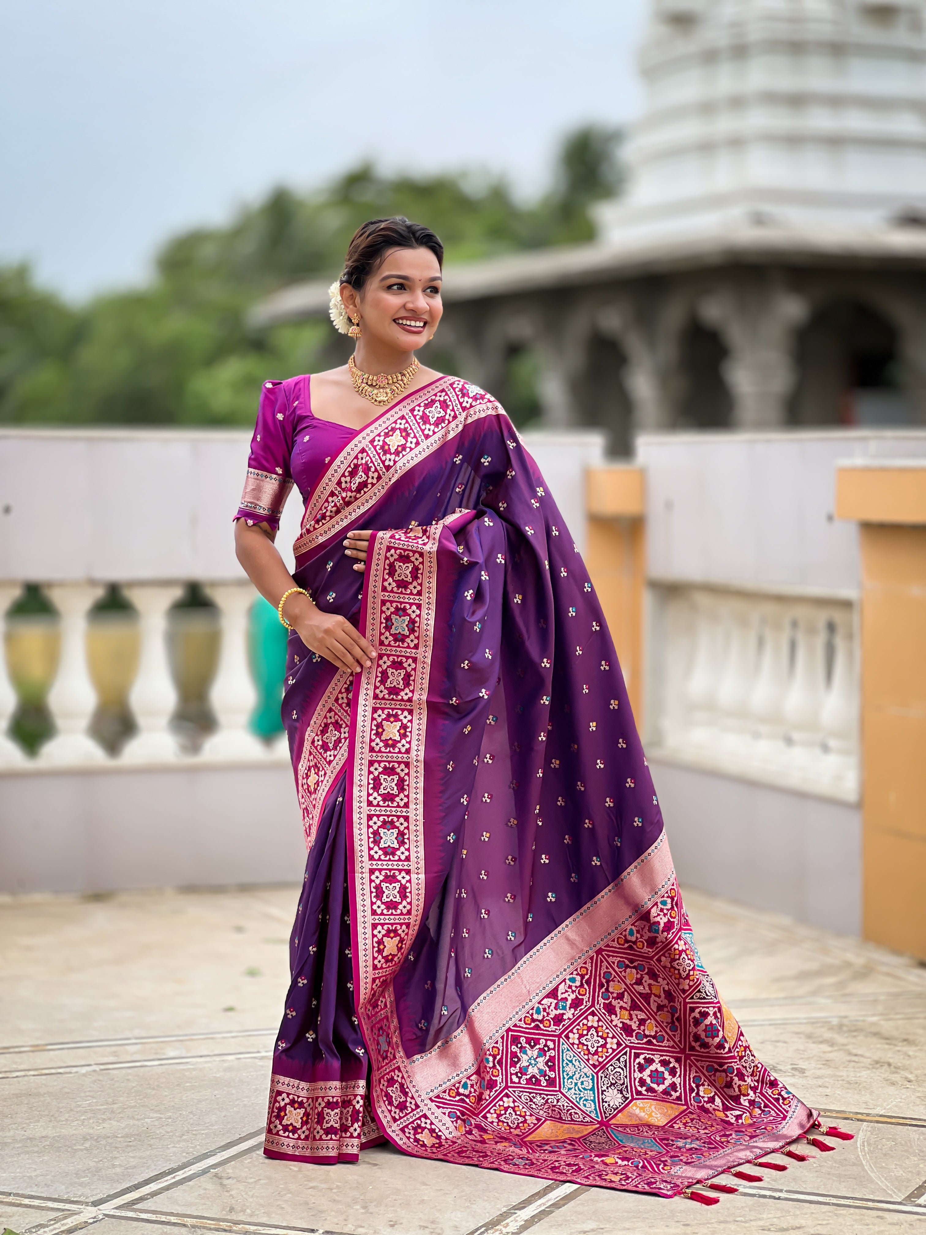 Magenta Soft Banarasi Silk Saree with Meenakari Zari Weaving & Contrast Border