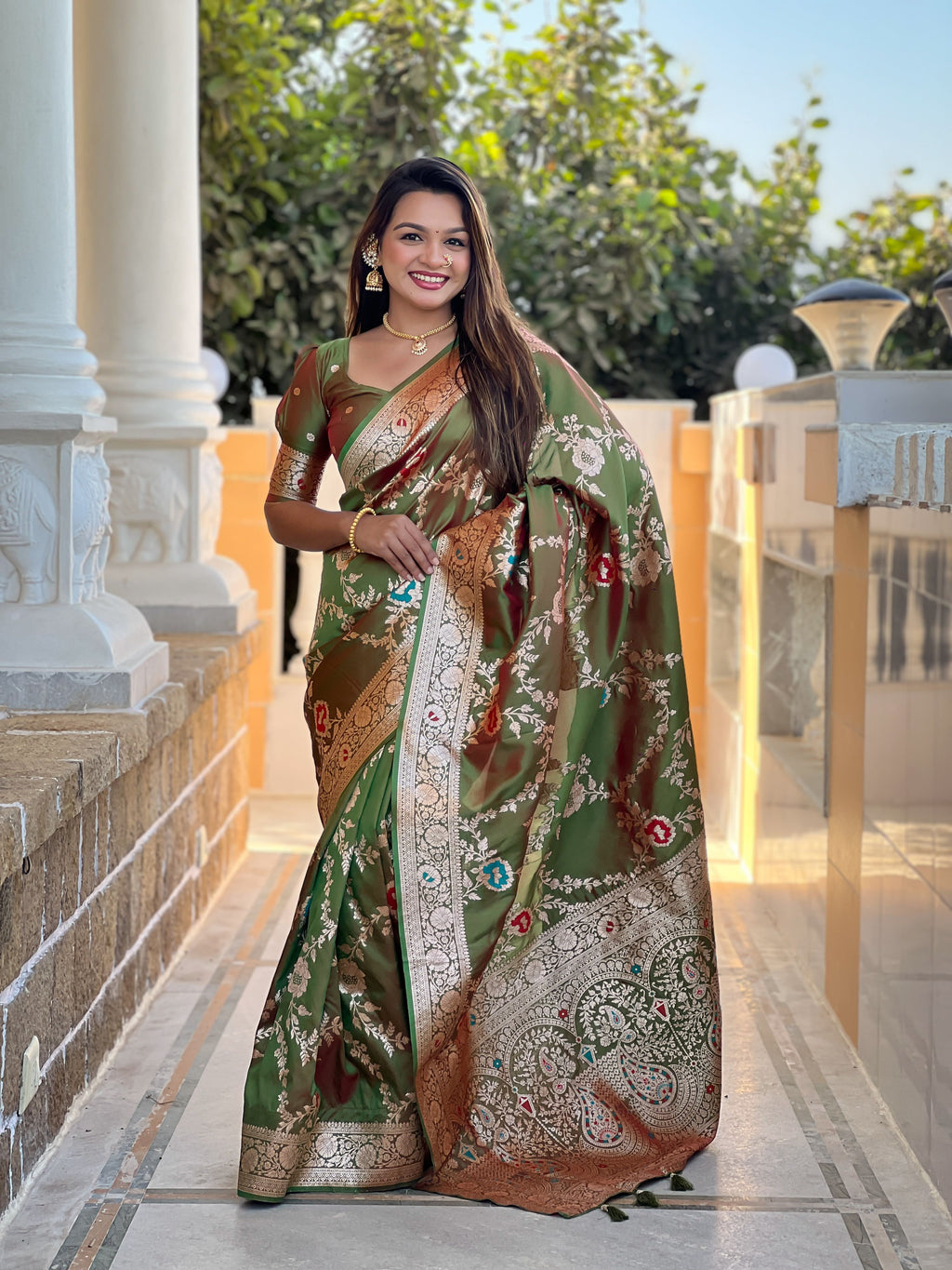 Mahendi Varni Fabrics Women Floral Banarasi Silk Woven Saree comes With Matching Blouse