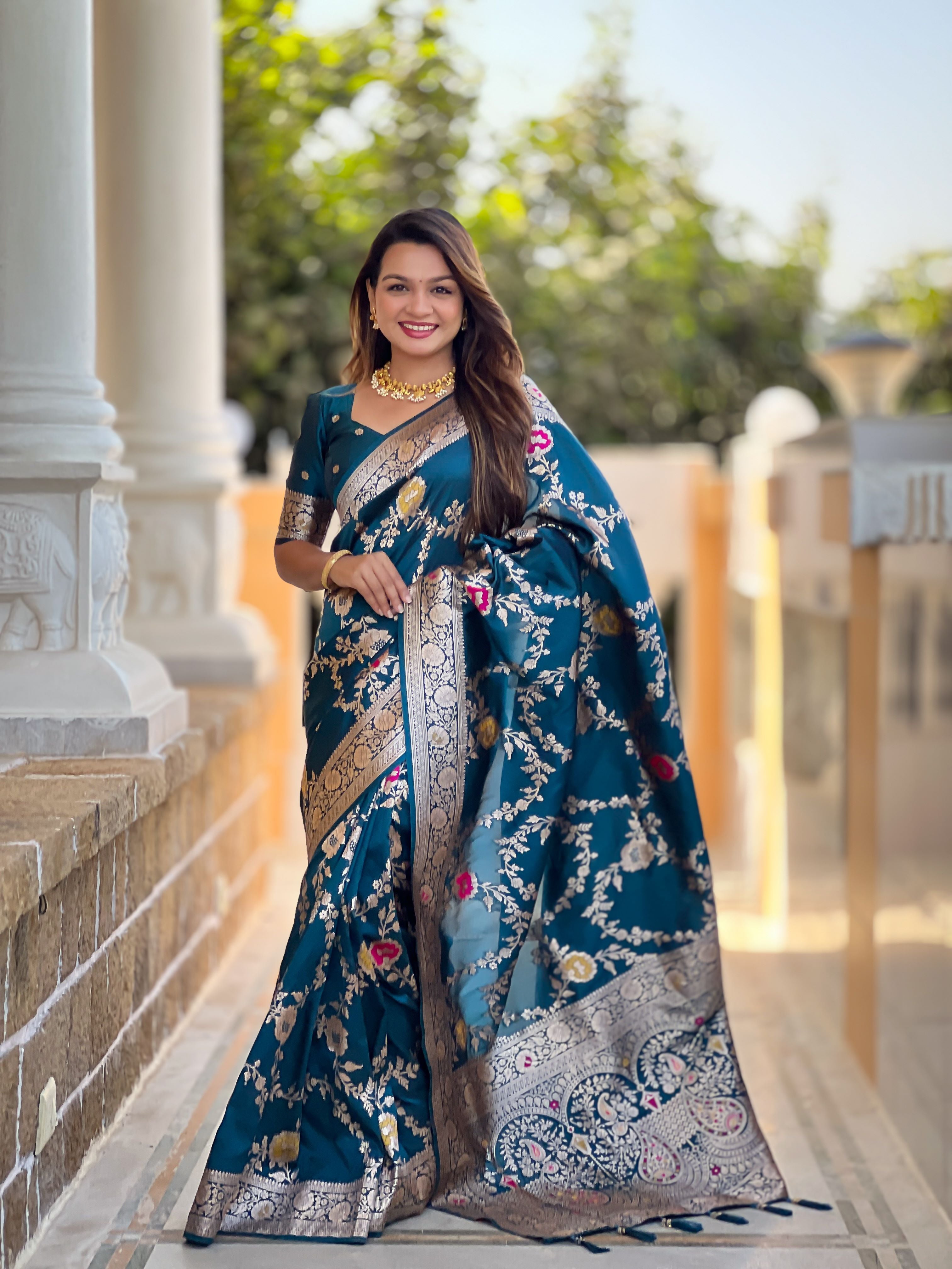 Morpeach Varni Fabrics Women Floral Banarasi Silk Woven Saree comes With Matching Blouse