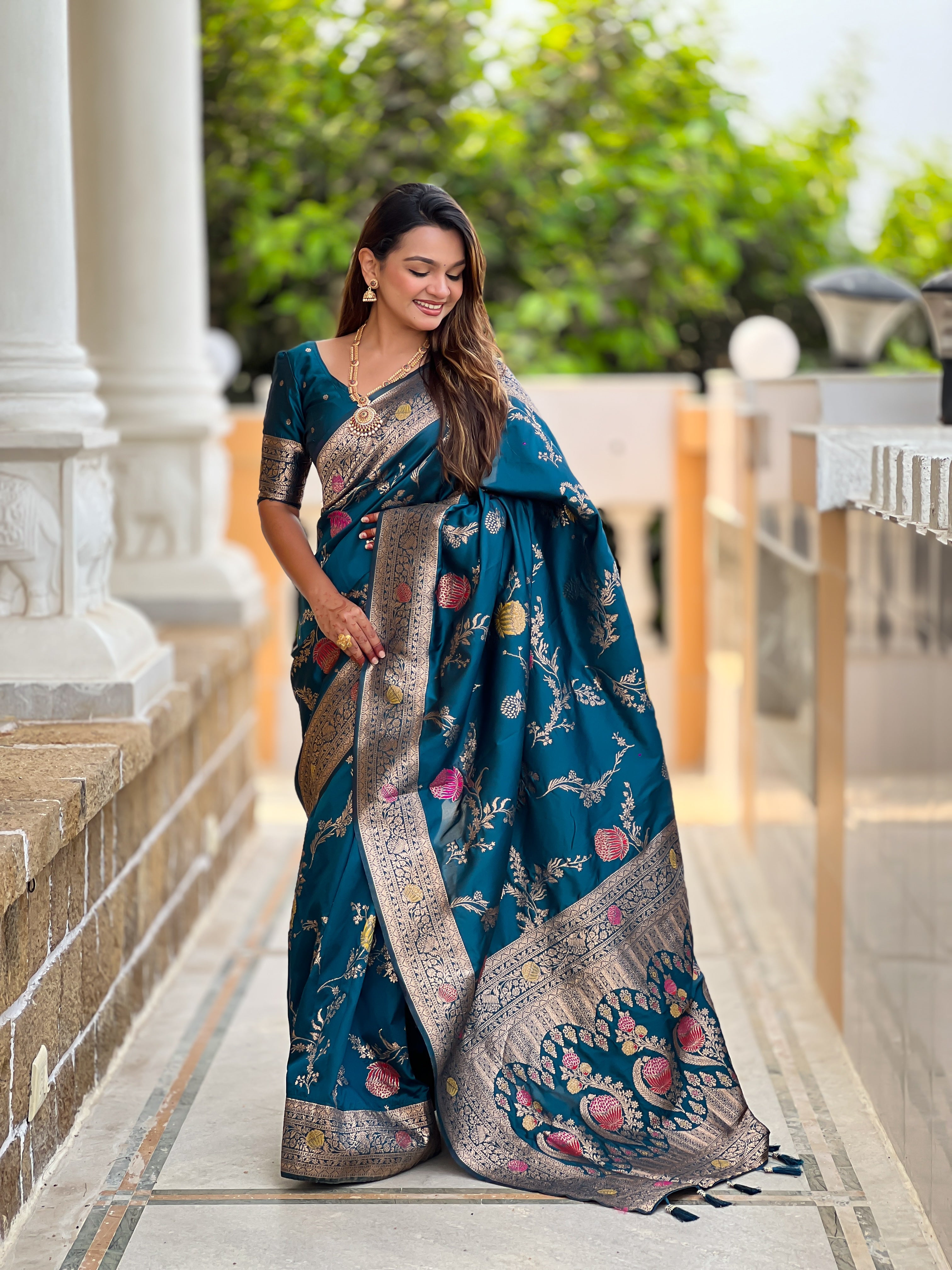 Morpich Designer Banarasi Silk Saree for Women –  Woven Floral Saree with Blouse