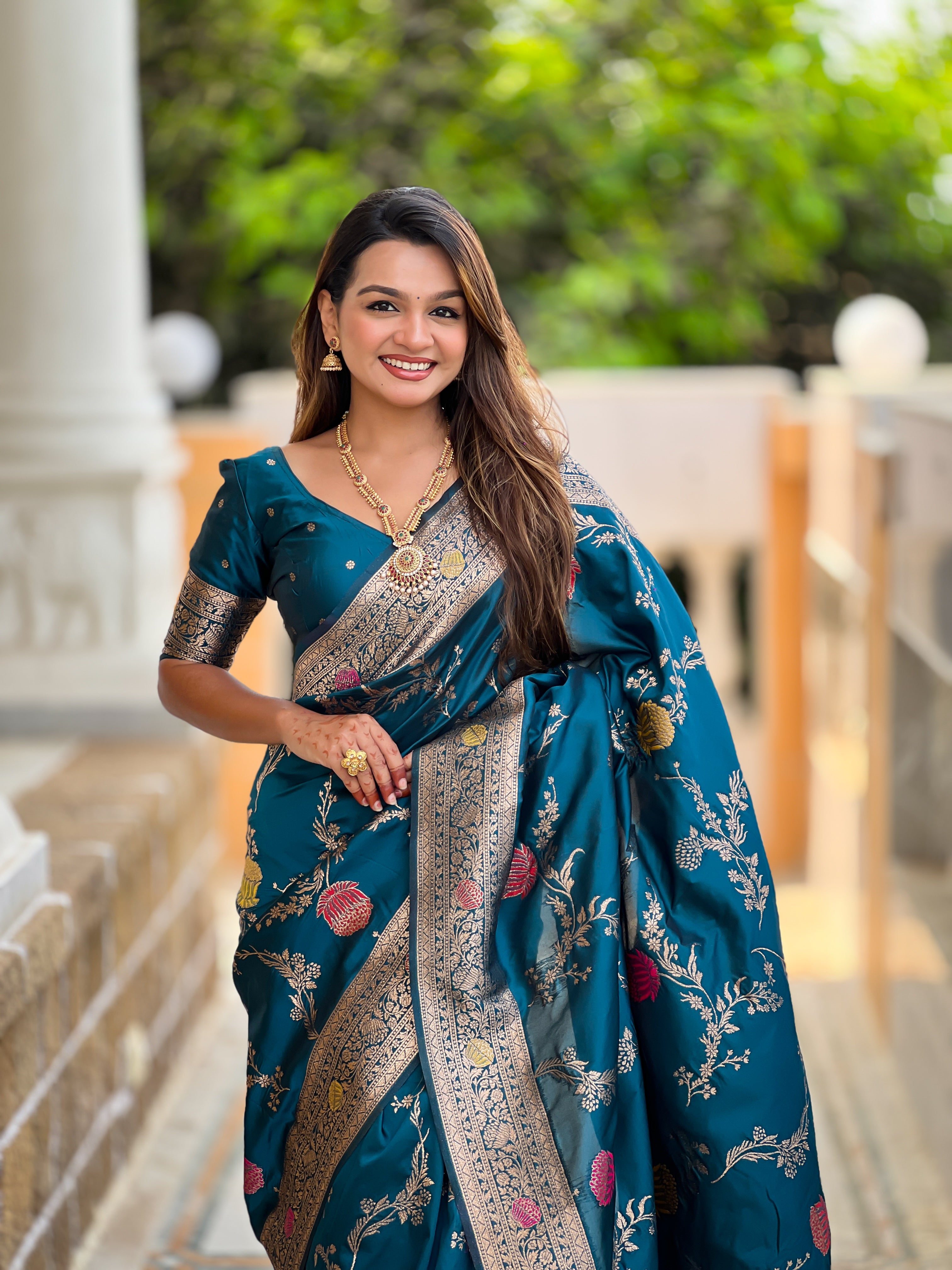Morpich Designer Banarasi Silk Saree for Women –  Woven Floral Saree with Blouse