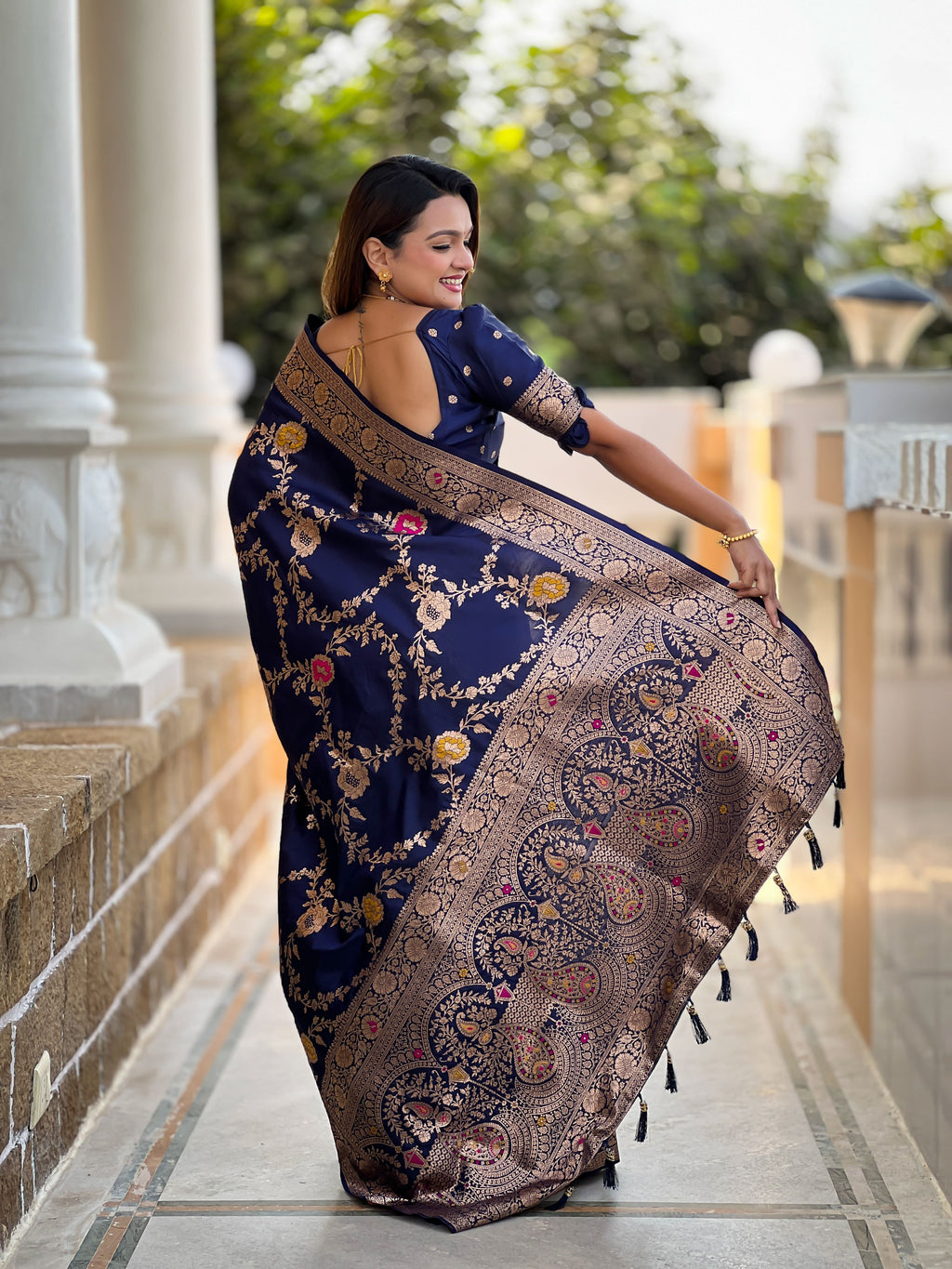 Navy Varni Fabrics Women Floral Banarasi Silk Woven Saree comes With Matching Blouse