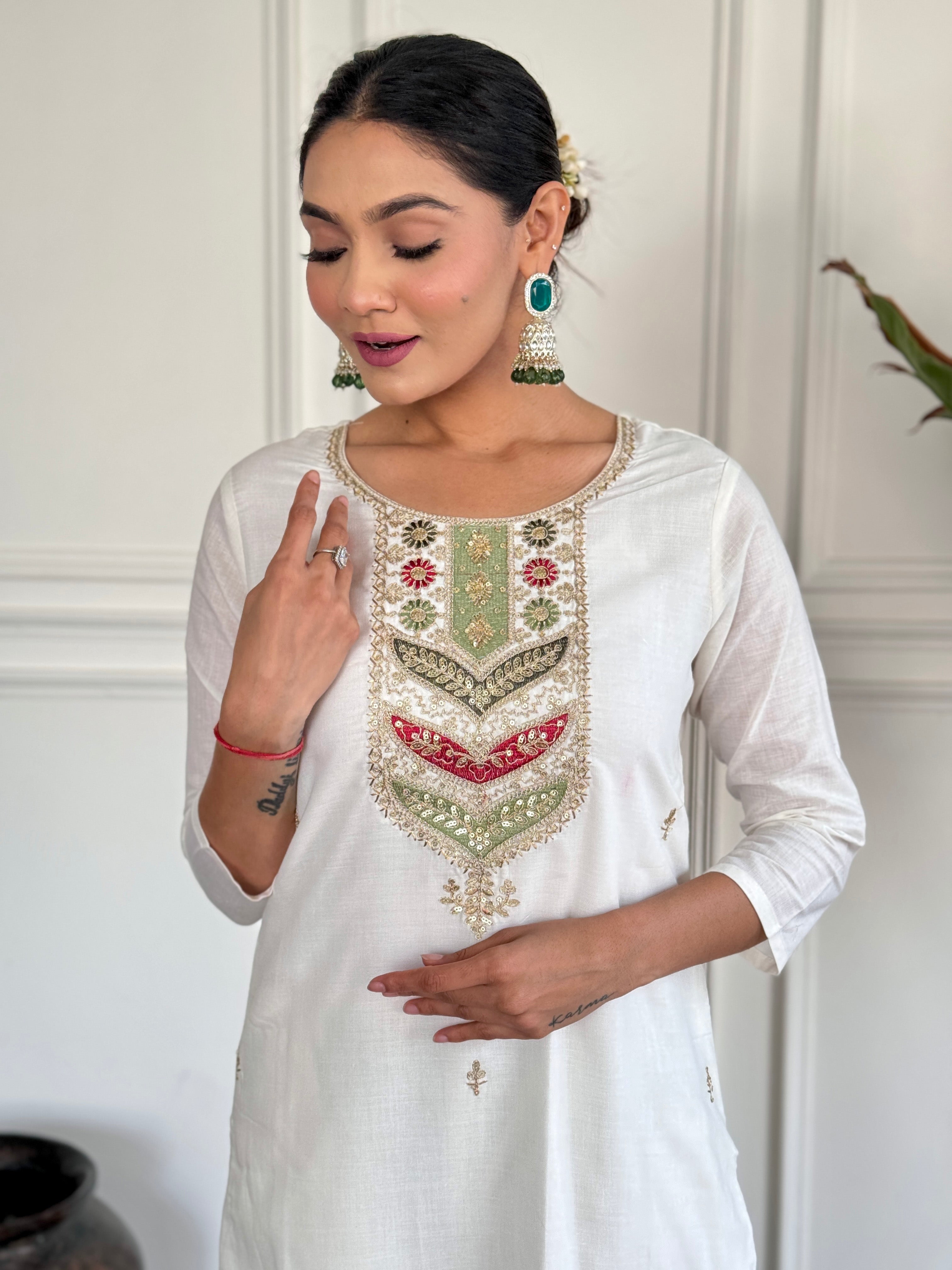 Women’s Green Viscose Blend Embroidered Straight Kurta Set with Pant & Jacquard Silk Dupatta