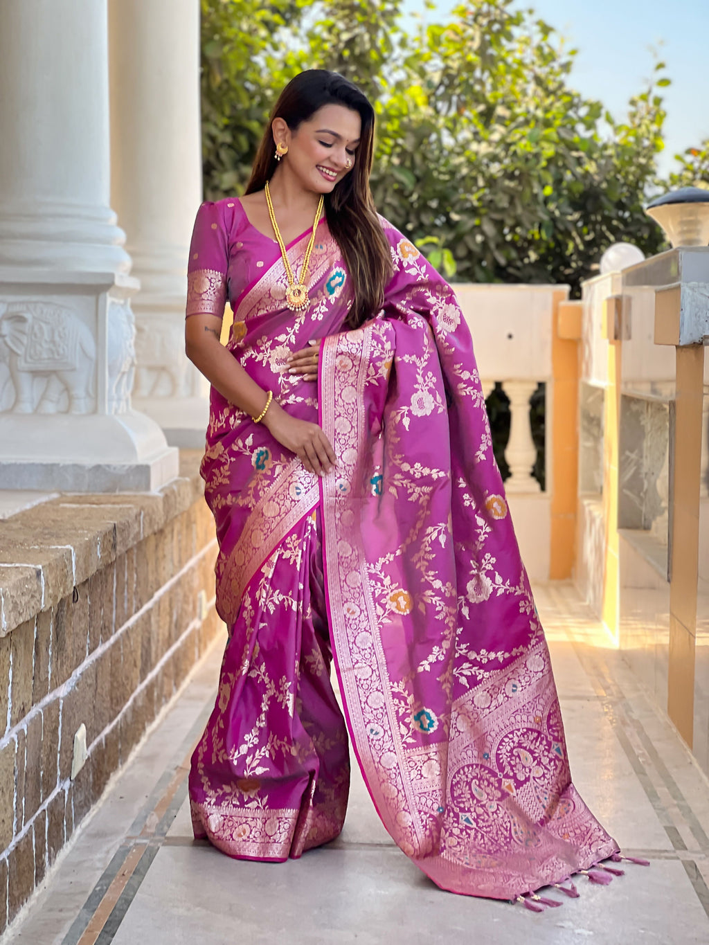 Onion Varni Fabrics Women Floral Banarasi Silk Woven Saree comes With Matching Blouse