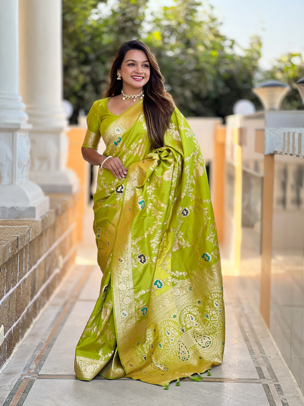 Parrot Varni Fabrics Women Floral Banarasi Silk Woven Saree comes With Matching Blouse
