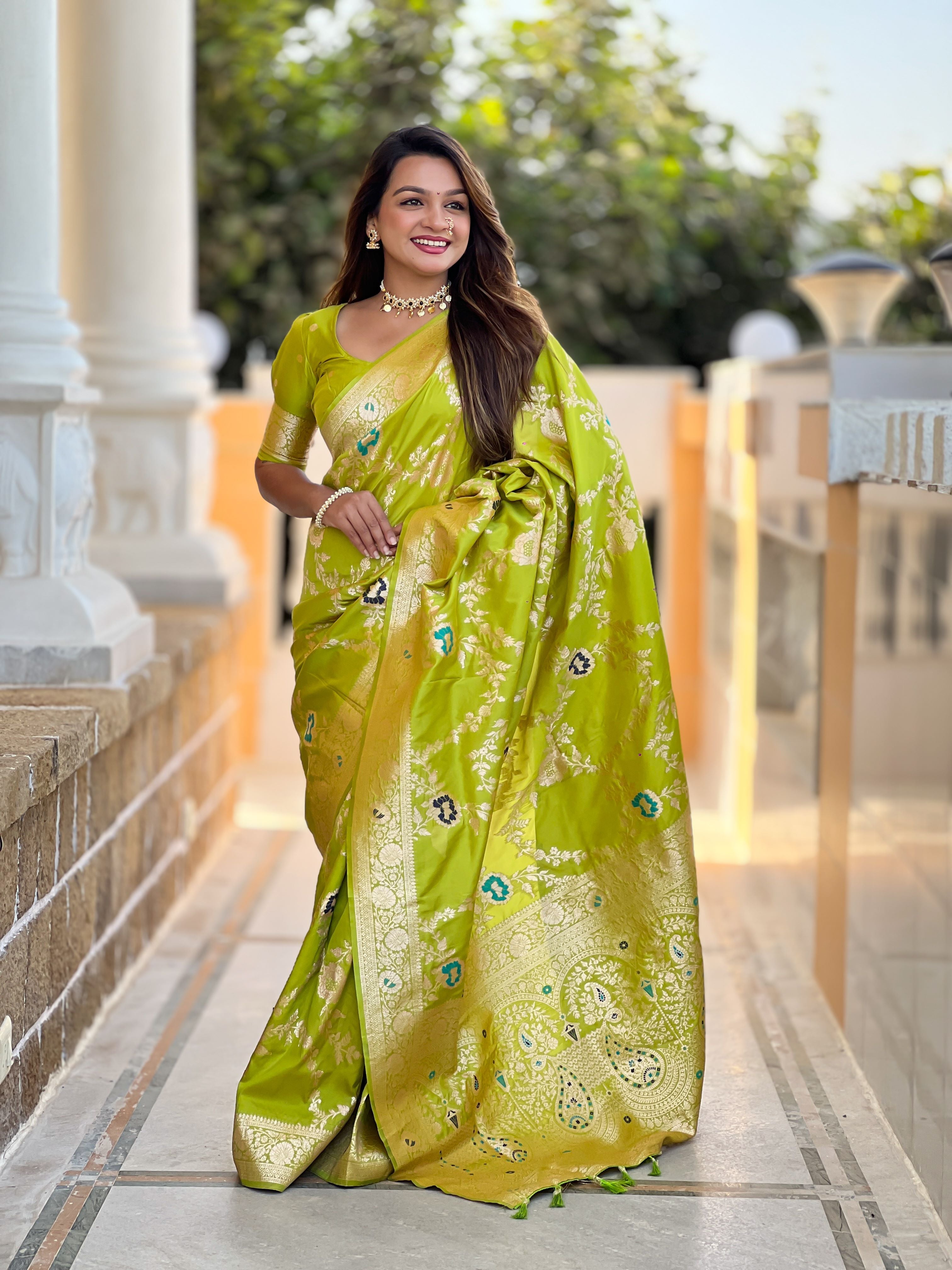 Parrot Varni Fabrics Women Floral Banarasi Silk Woven Saree comes With Matching Blouse