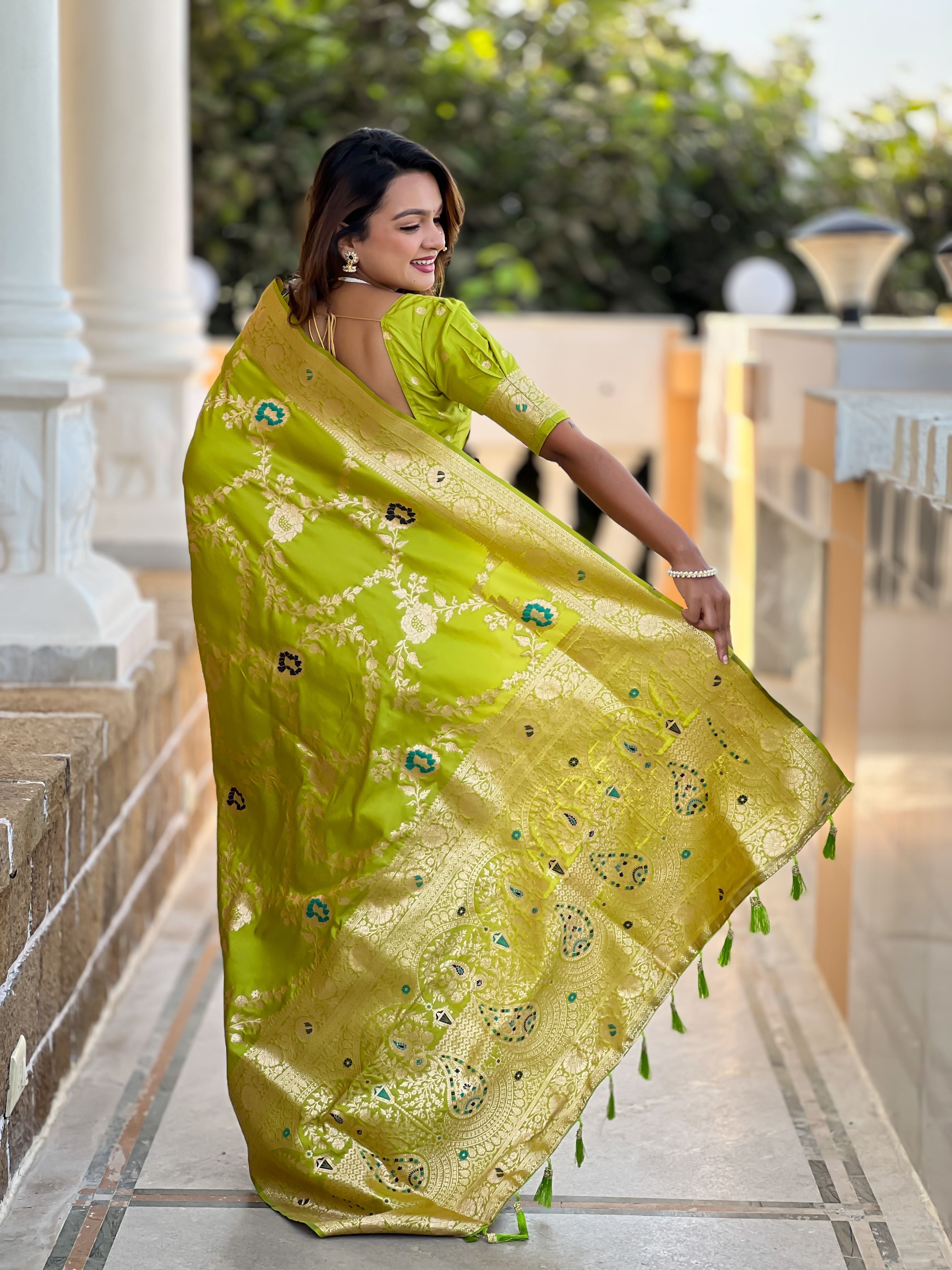 Parrot Varni Fabrics Women Floral Banarasi Silk Woven Saree comes With Matching Blouse