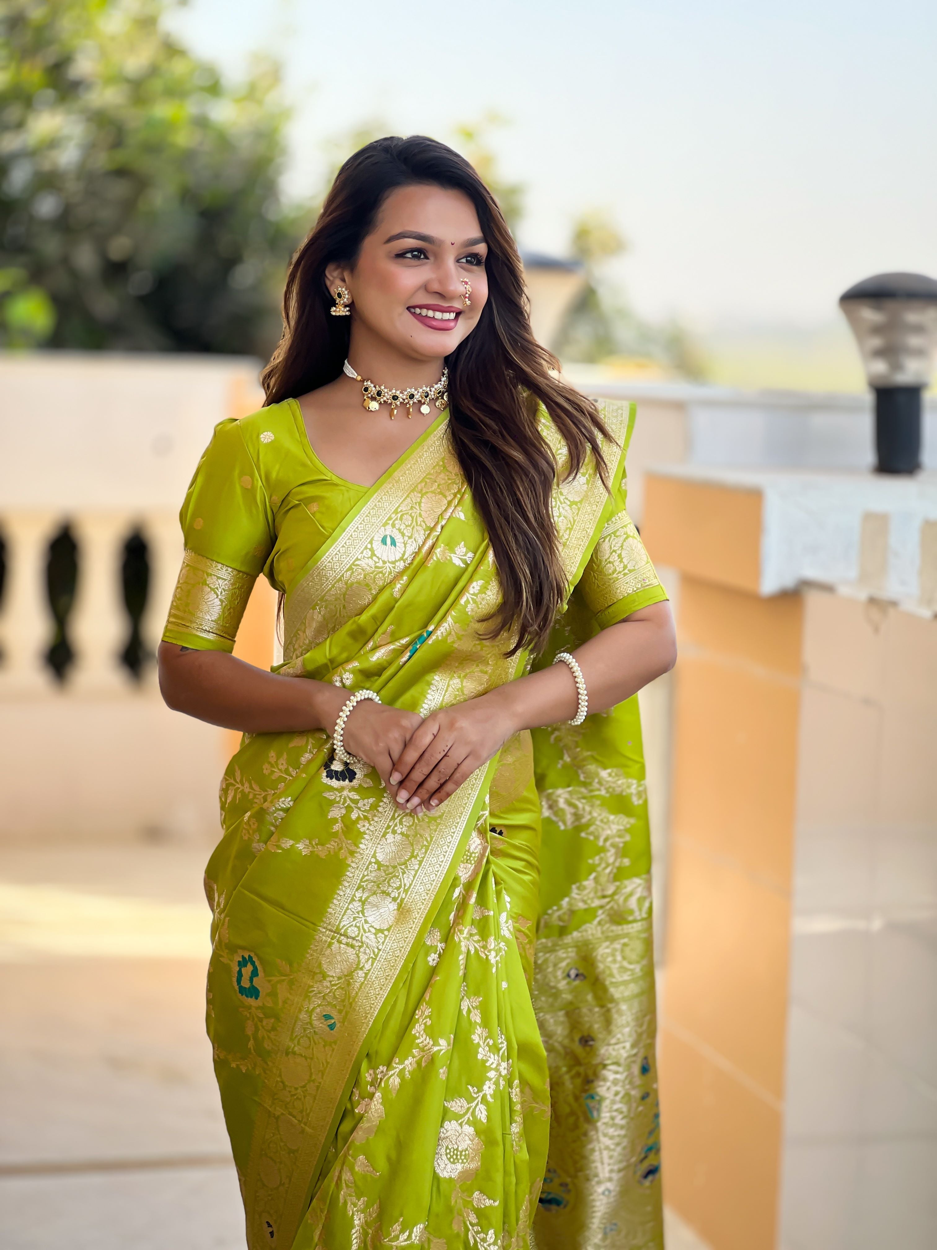 Parrot Varni Fabrics Women Floral Banarasi Silk Woven Saree comes With Matching Blouse