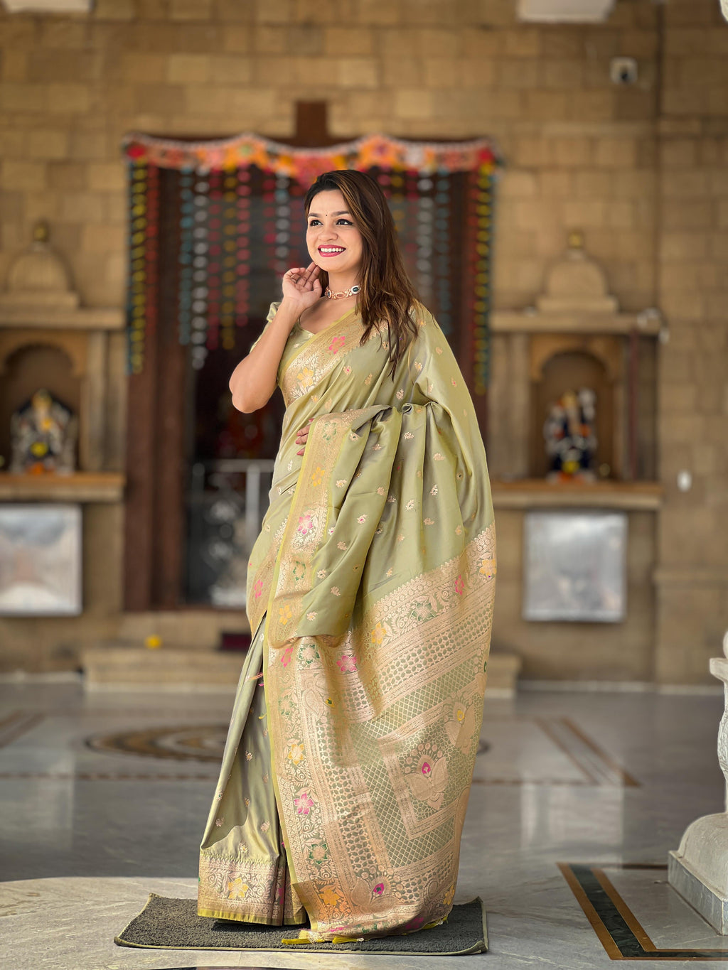 Pista Varni Fabrics Women Paisley Banarasi Silk Embellished Saree comes With Matching Blouse
