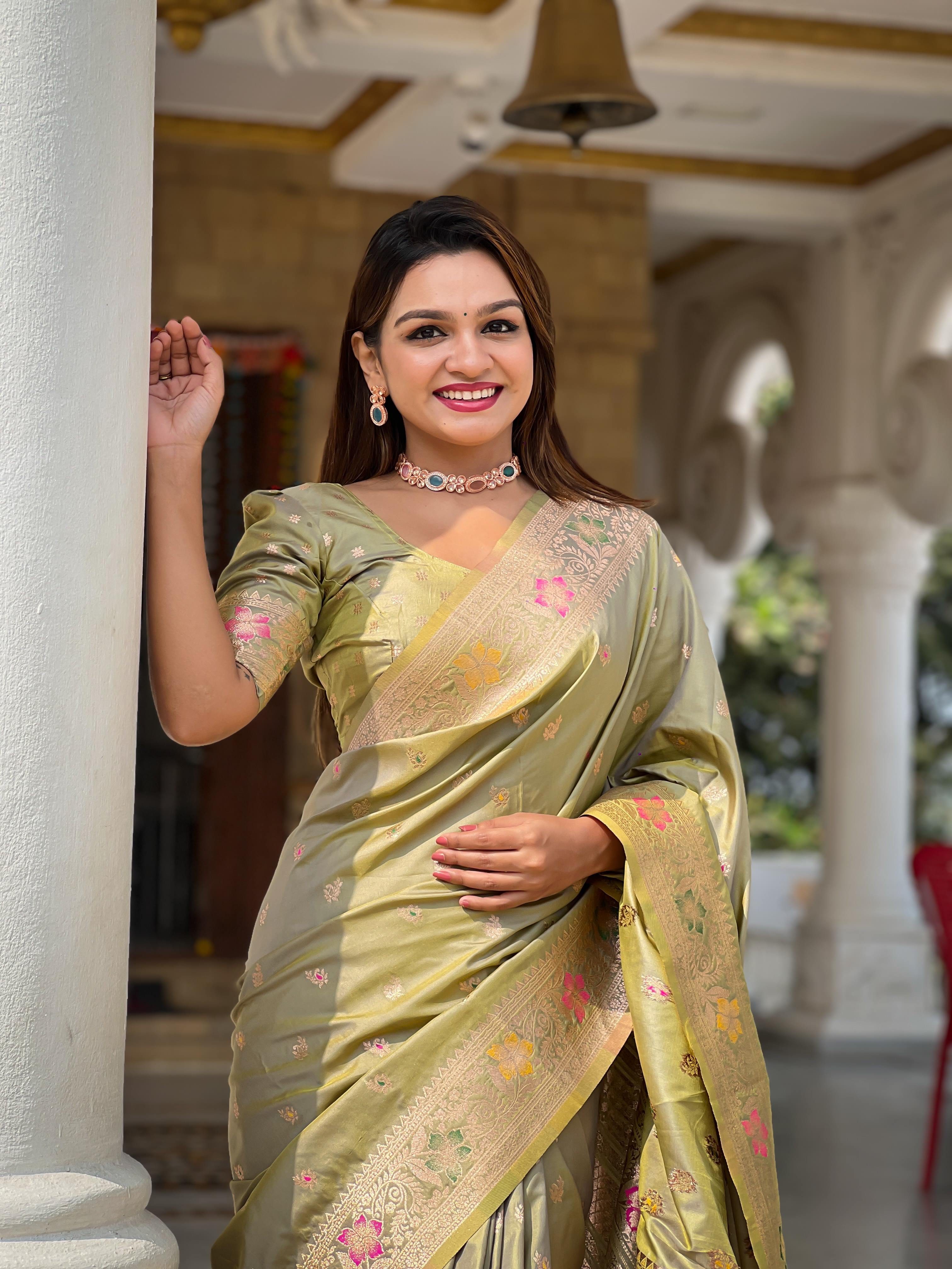 Pista Varni Fabrics Women Paisley Banarasi Silk Embellished Saree comes With Matching Blouse