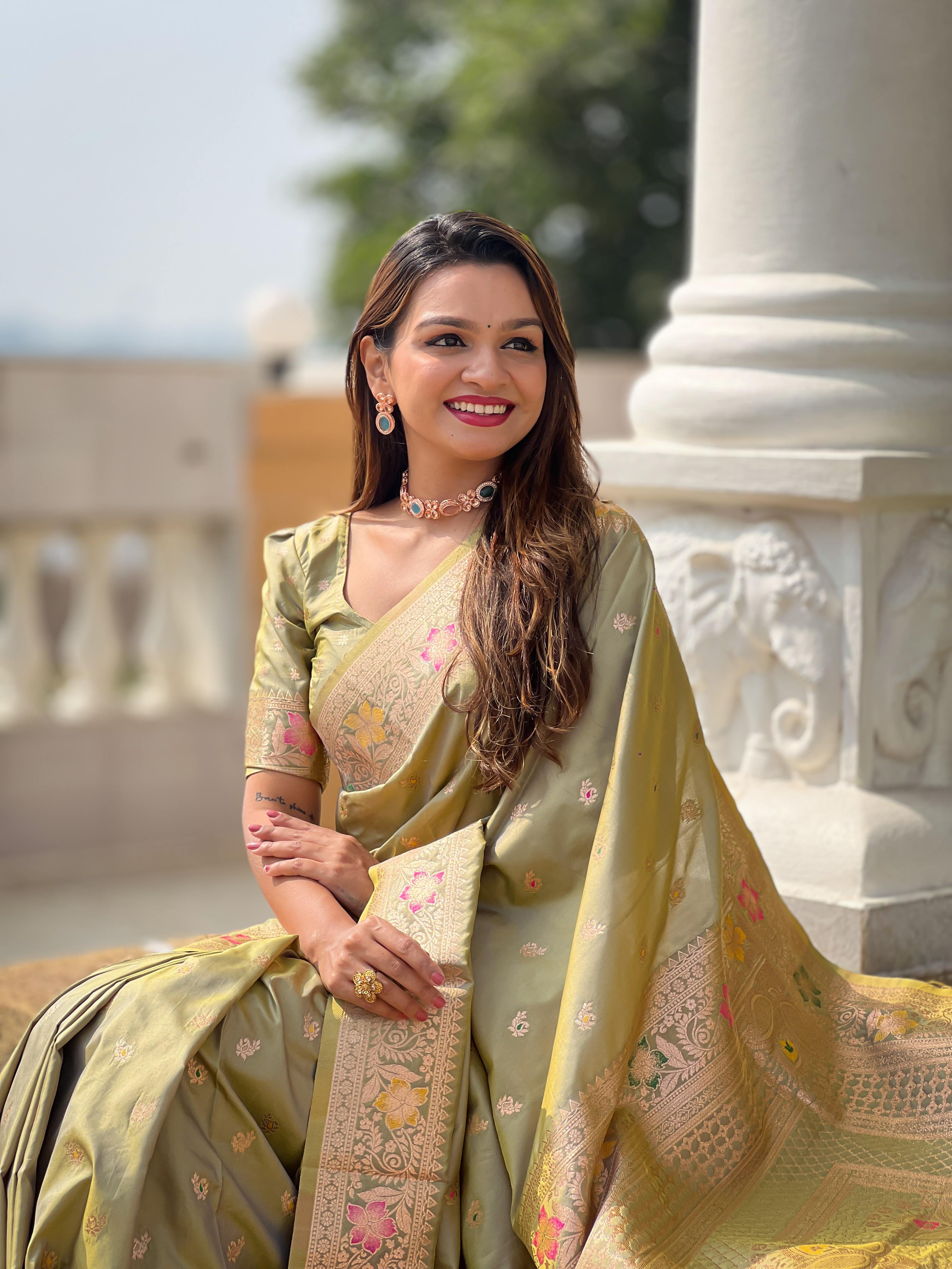 Pista Varni Fabrics Women Paisley Banarasi Silk Embellished Saree comes With Matching Blouse