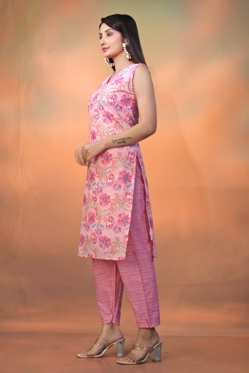 Women’s Pink Printed Cotton Kurti – Sleeveless V-Neck Straight Kurta Set for Summer Casual Wear