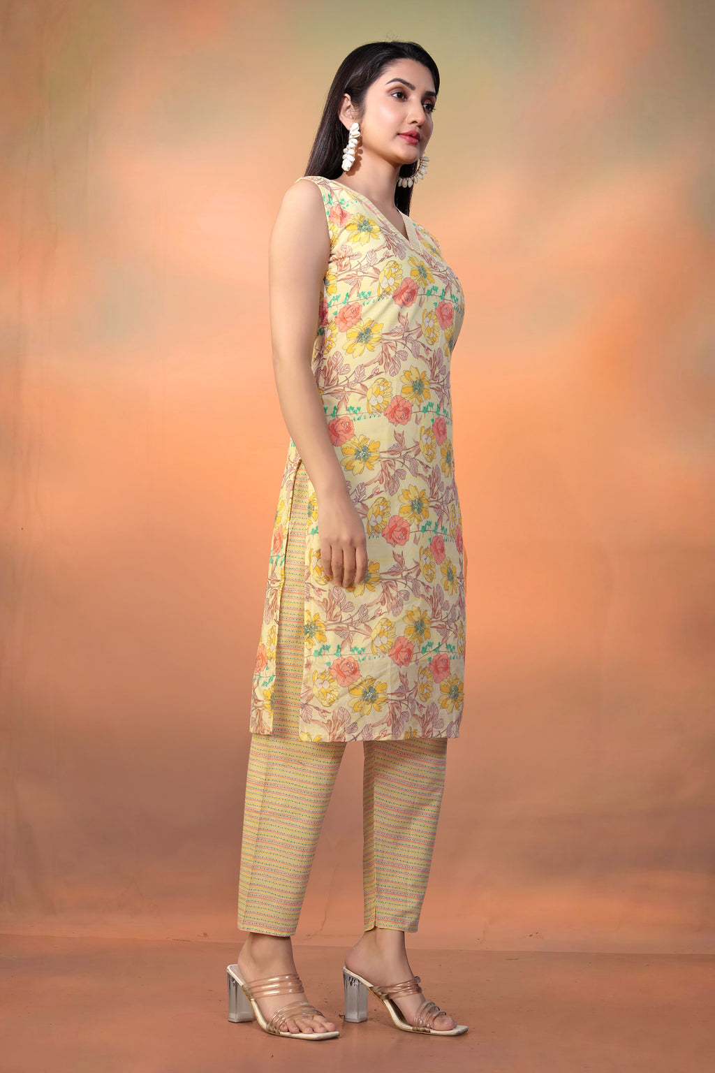 Women’s Yellow Printed Cotton Kurti – Sleeveless V-Neck Straight Kurta Set for Summer Casual Wear