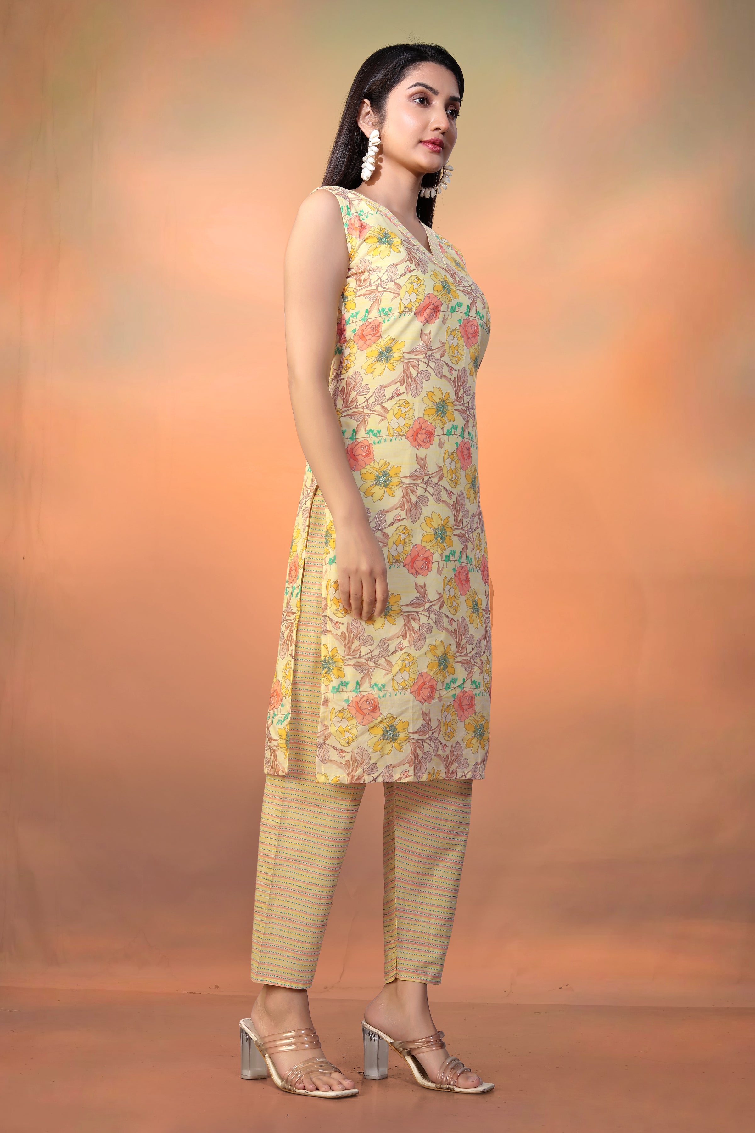 Women’s Yellow Printed Cotton Kurti – Sleeveless V-Neck Straight Kurta Set for Summer Casual Wear