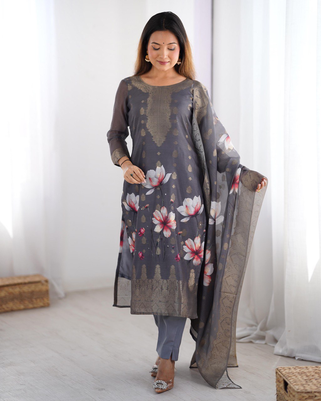Women’s Grey Chanderi Kurta Set – Regal Ethnic Wear for Festive & Traditional Occasions