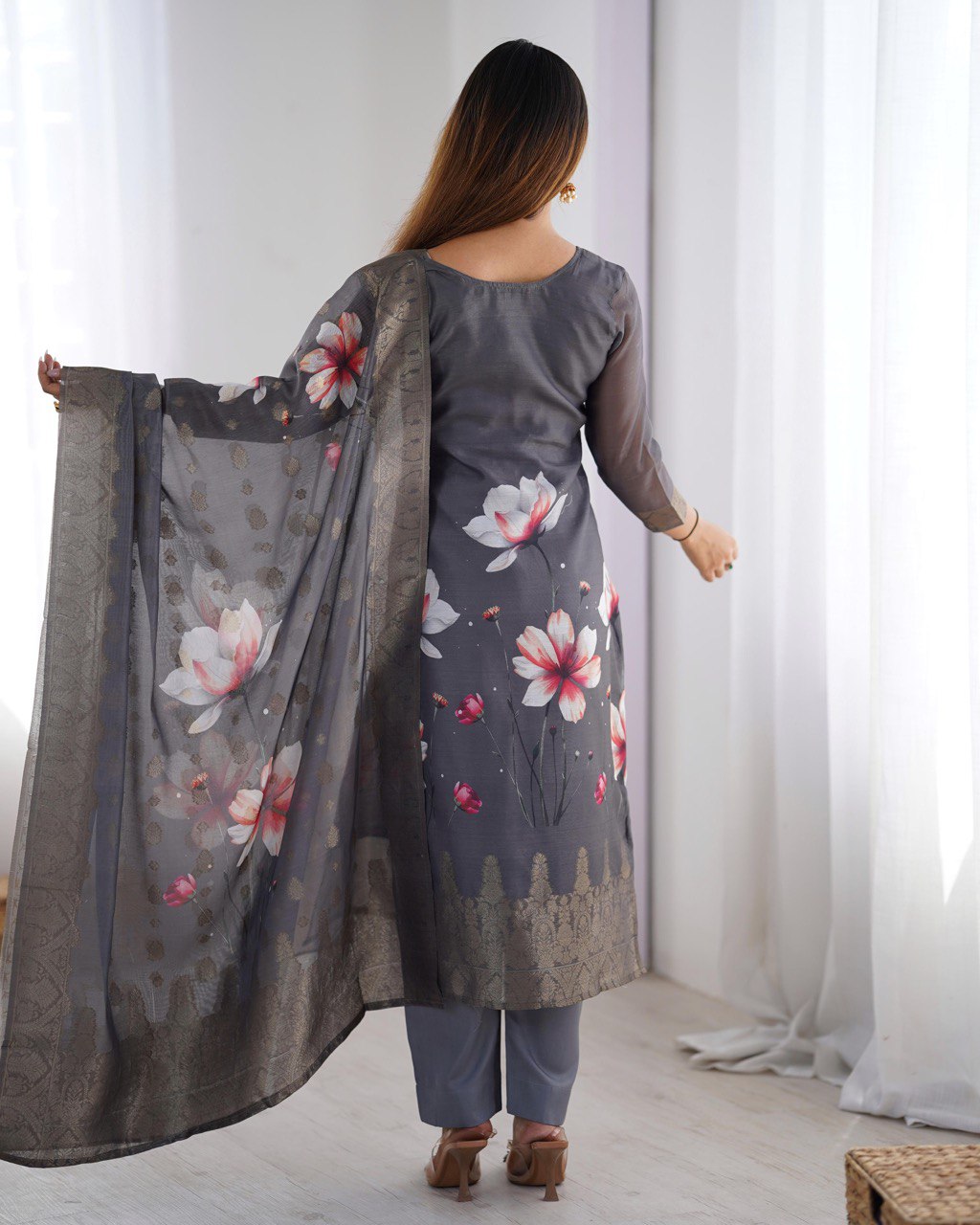 Women’s Grey Chanderi Kurta Set – Regal Ethnic Wear for Festive & Traditional Occasions