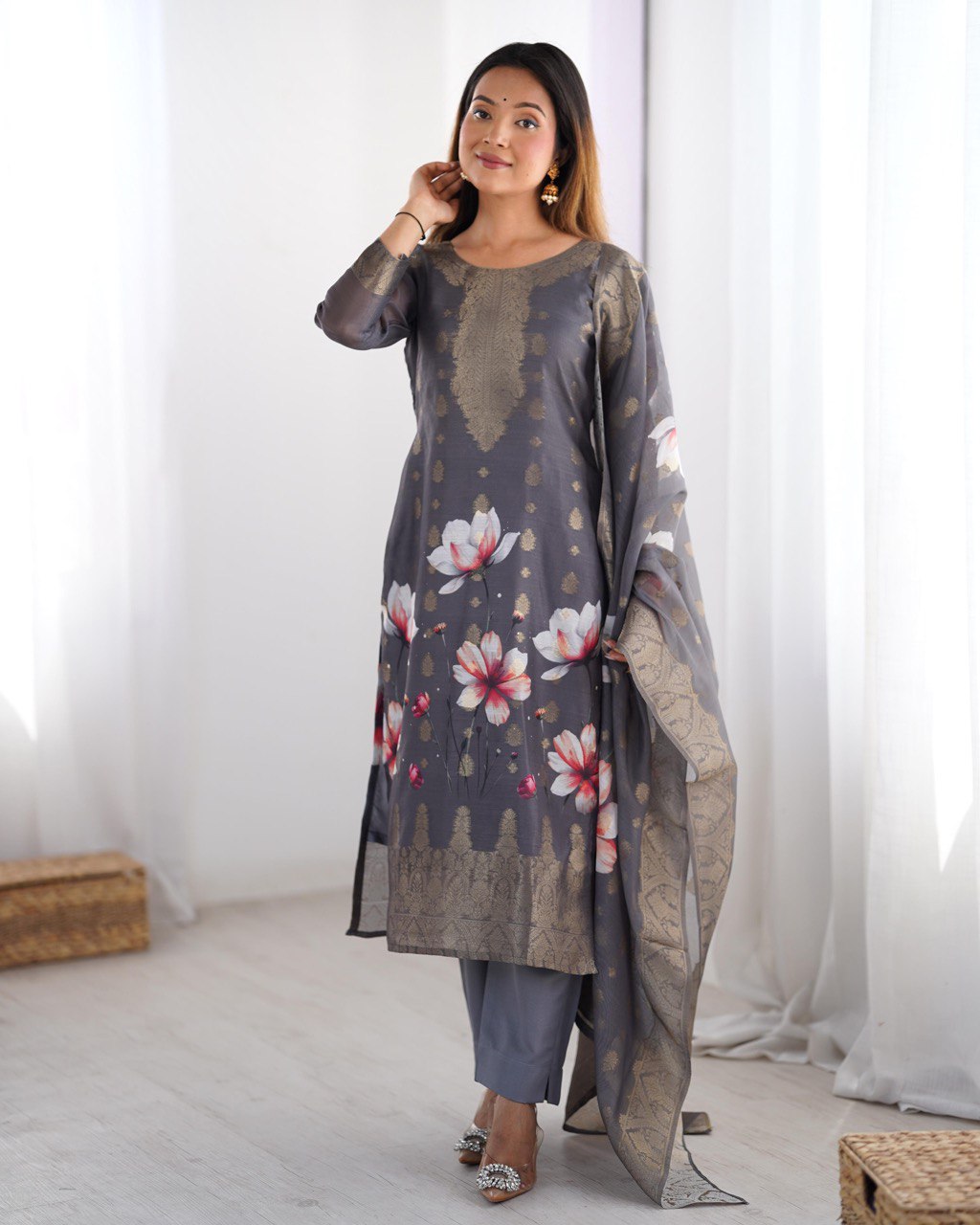 Women’s Grey Chanderi Kurta Set – Regal Ethnic Wear for Festive & Traditional Occasions