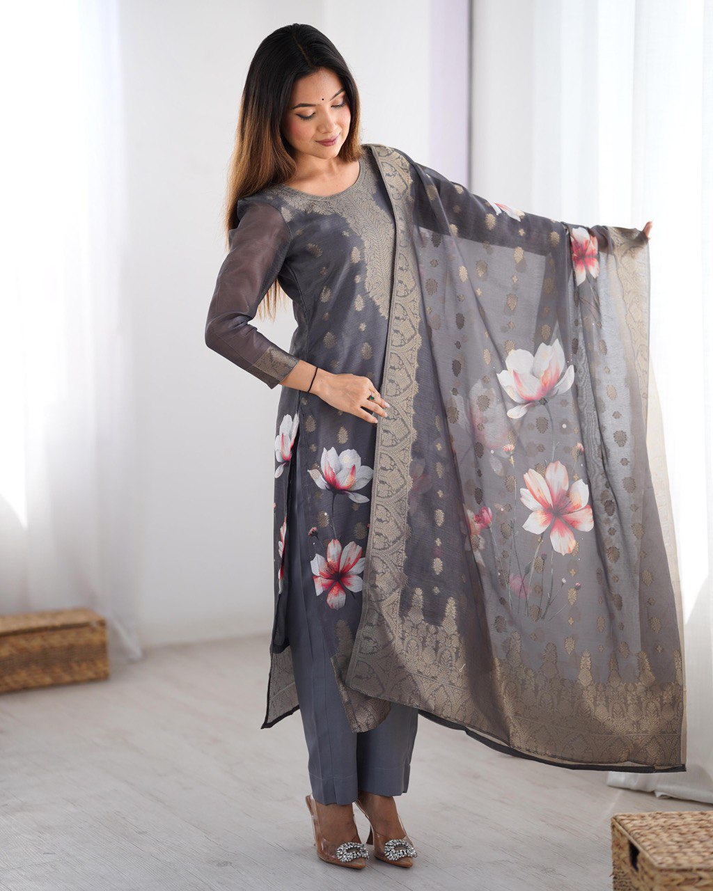 Women’s Grey Chanderi Kurta Set – Regal Ethnic Wear for Festive & Traditional Occasions