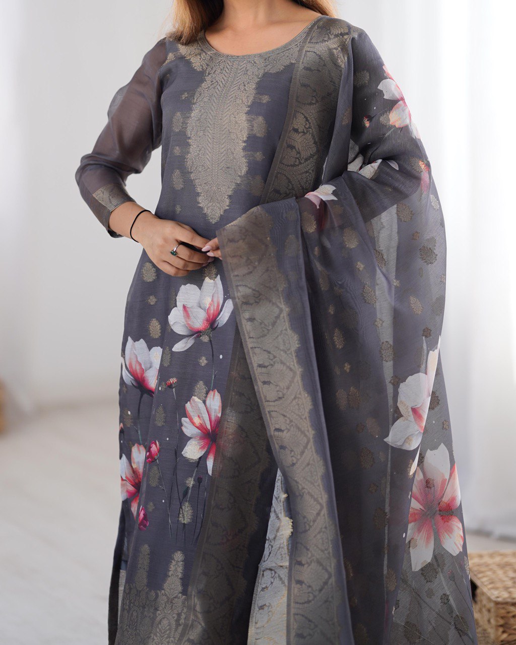 Women’s Grey Chanderi Kurta Set – Regal Ethnic Wear for Festive & Traditional Occasions