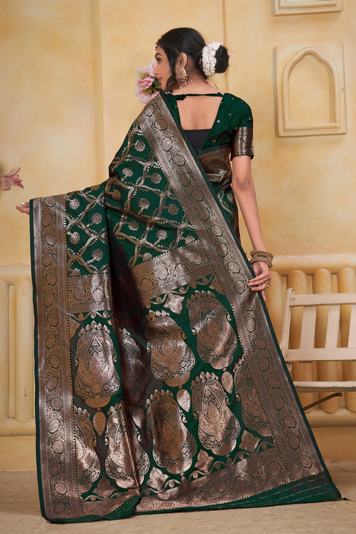 Green Art Silk Saree for Women with Ethnic Prints and Blouse