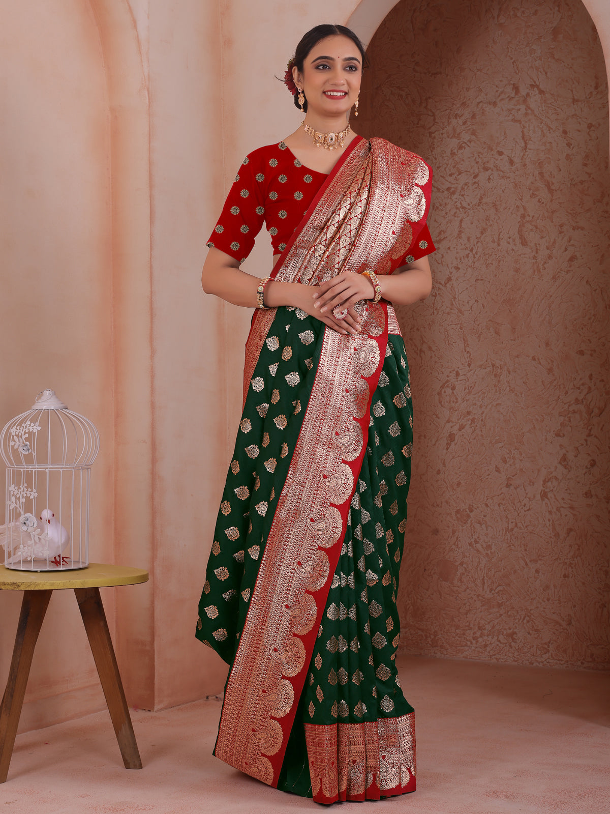 Green Silk Blend Saree for Women – Elegant & Comfortable Ethnic Wear