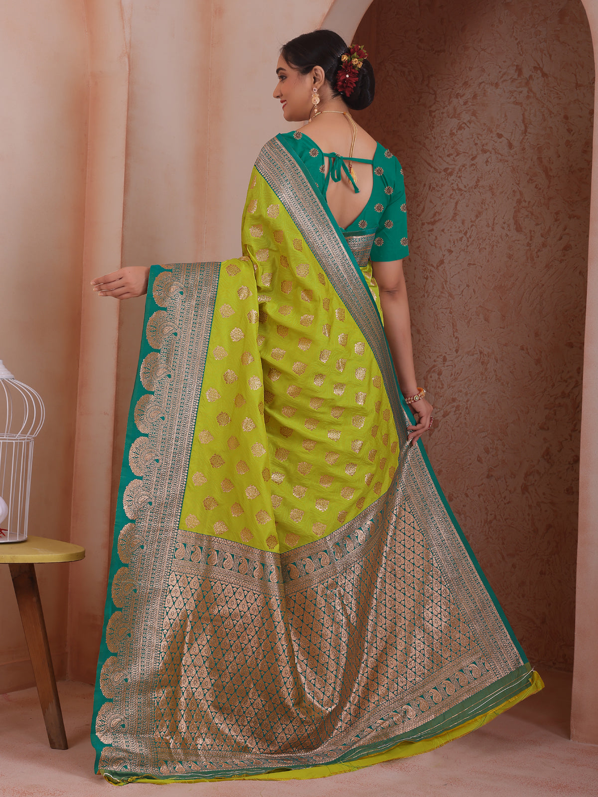 Parrot Green Silk Blend Saree for Women – Elegant & Comfortable Ethnic Wear