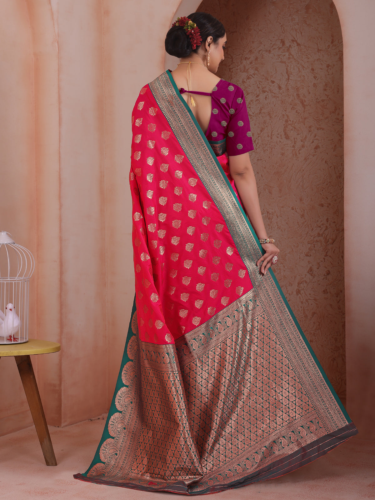 Red Silk Blend Saree for Women – Elegant & Comfortable Ethnic Wear