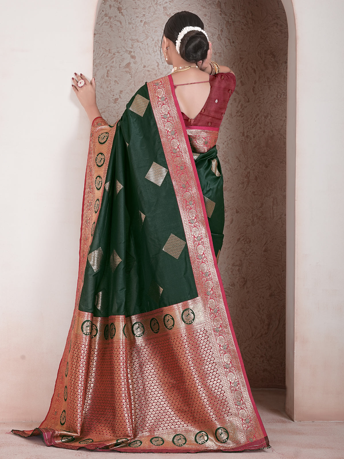 Green Art Silk Saree for Women – Elegant & Stylish Ethnic Wear
