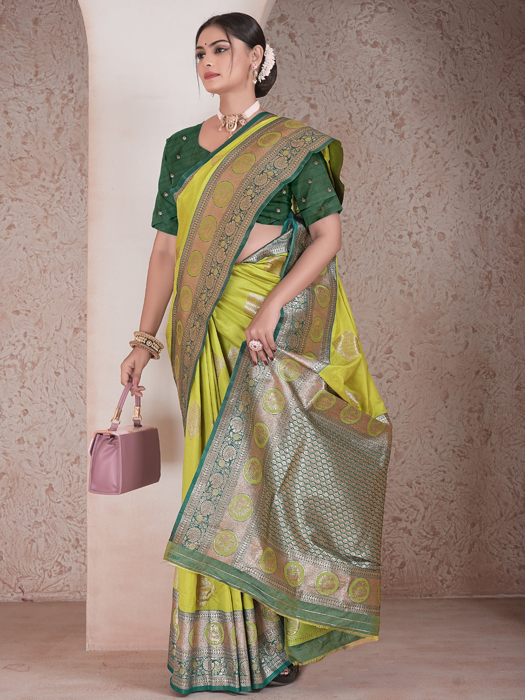 Parrot Green Art Silk Saree for Women – Elegant & Stylish Ethnic Wear