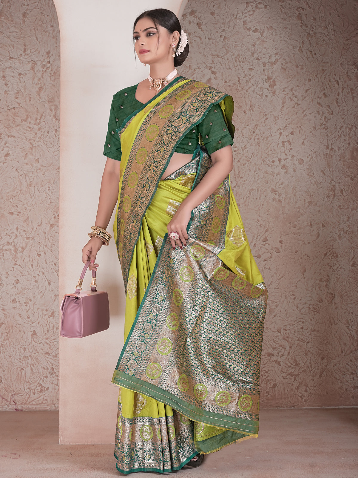 Parrot Green Art Silk Saree for Women – Elegant & Stylish Ethnic Wear