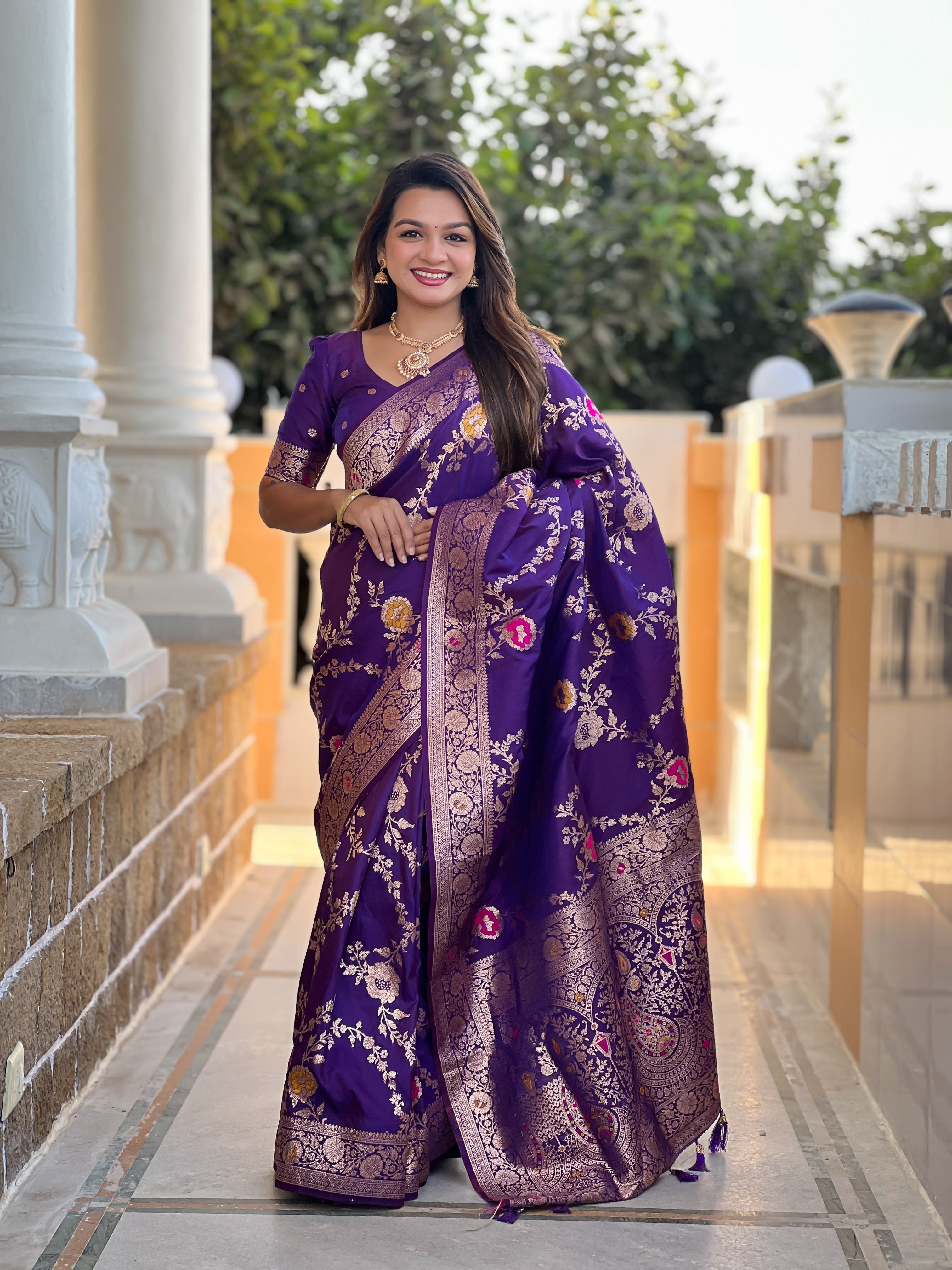 Wine Varni Fabrics Women Floral Banarasi Silk Woven Saree comes With Matching Blouse