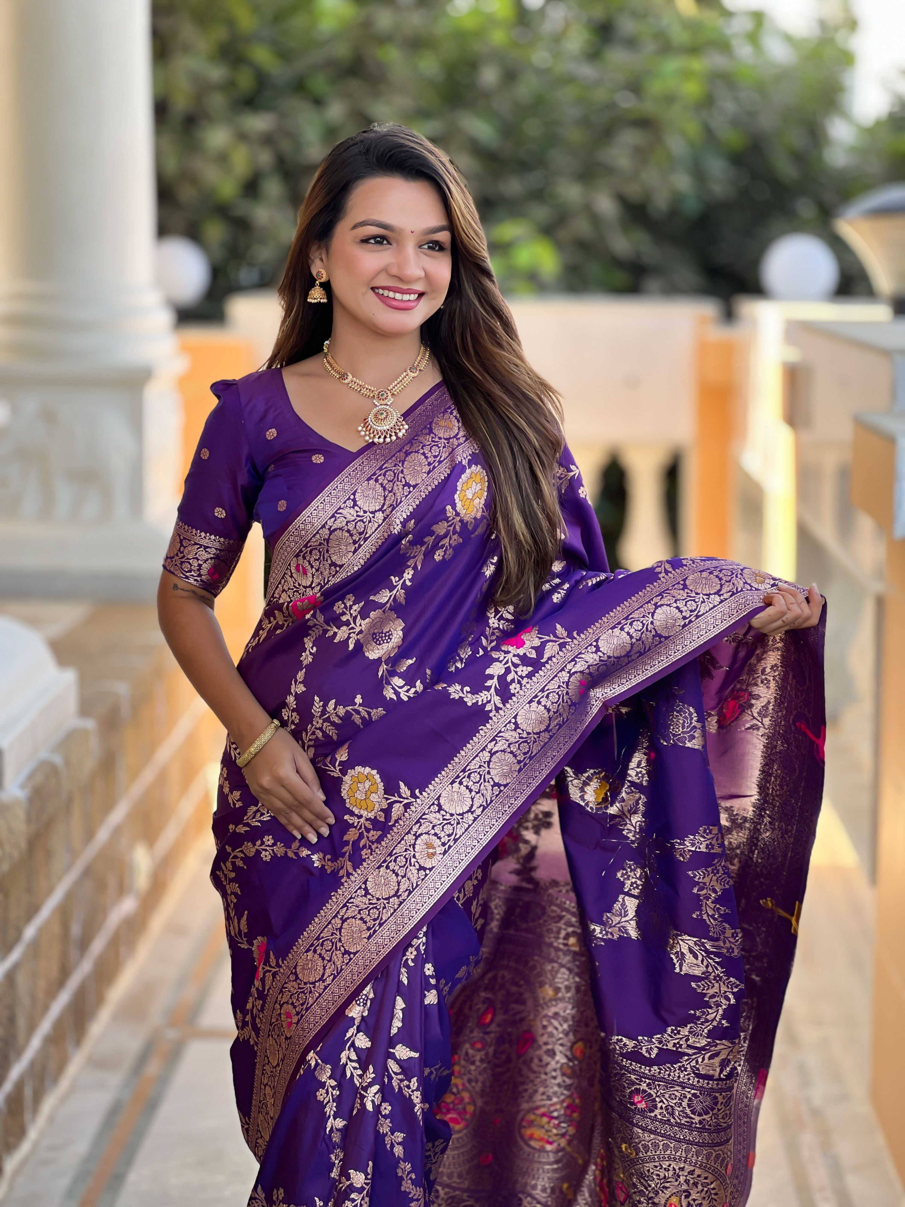 Wine Varni Fabrics Women Floral Banarasi Silk Woven Saree comes With Matching Blouse